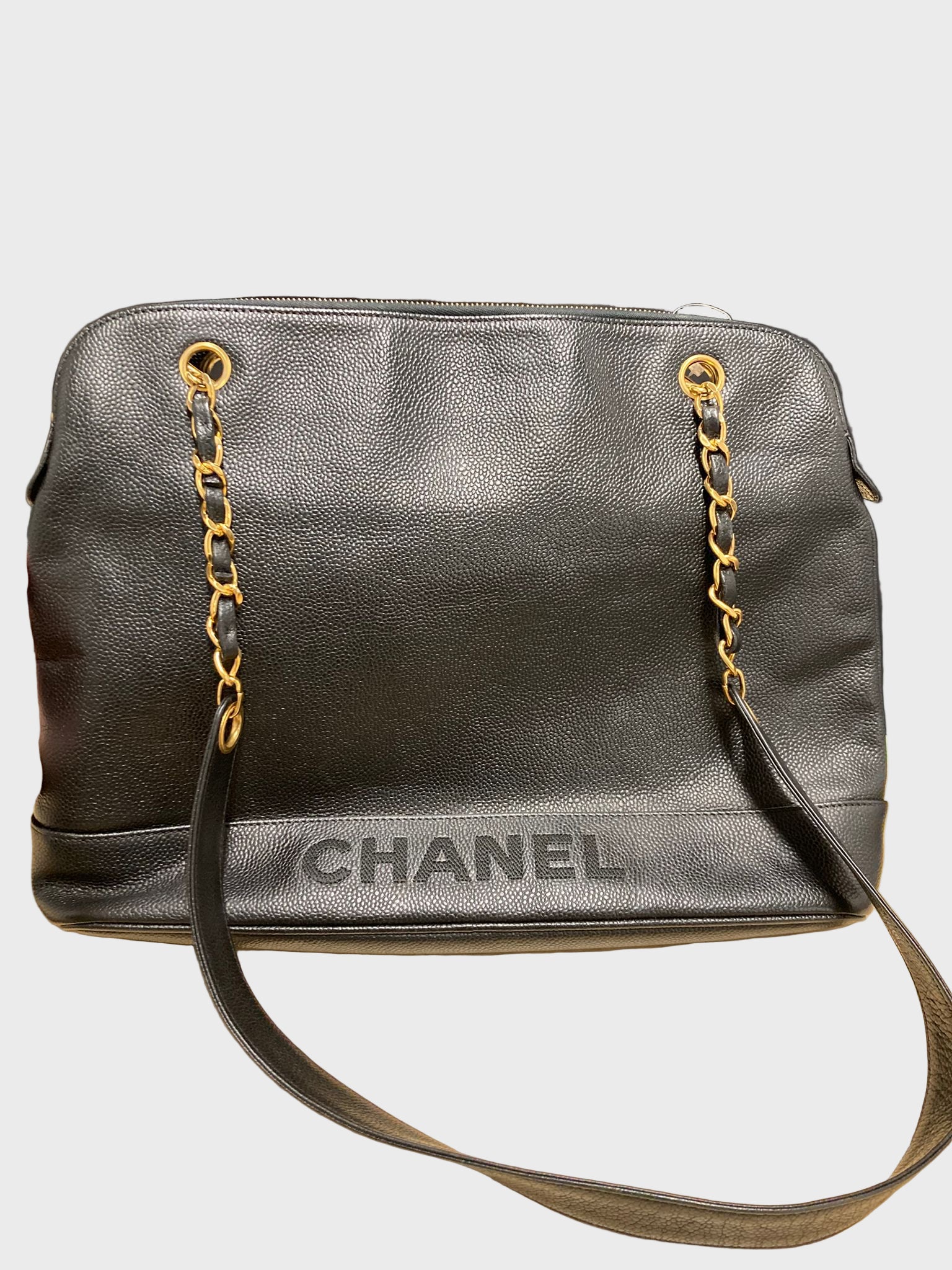 Chanel Logo Chain Tote – Piel Caviar Negra – Serie 414XXXX (ca. 1996–1997)