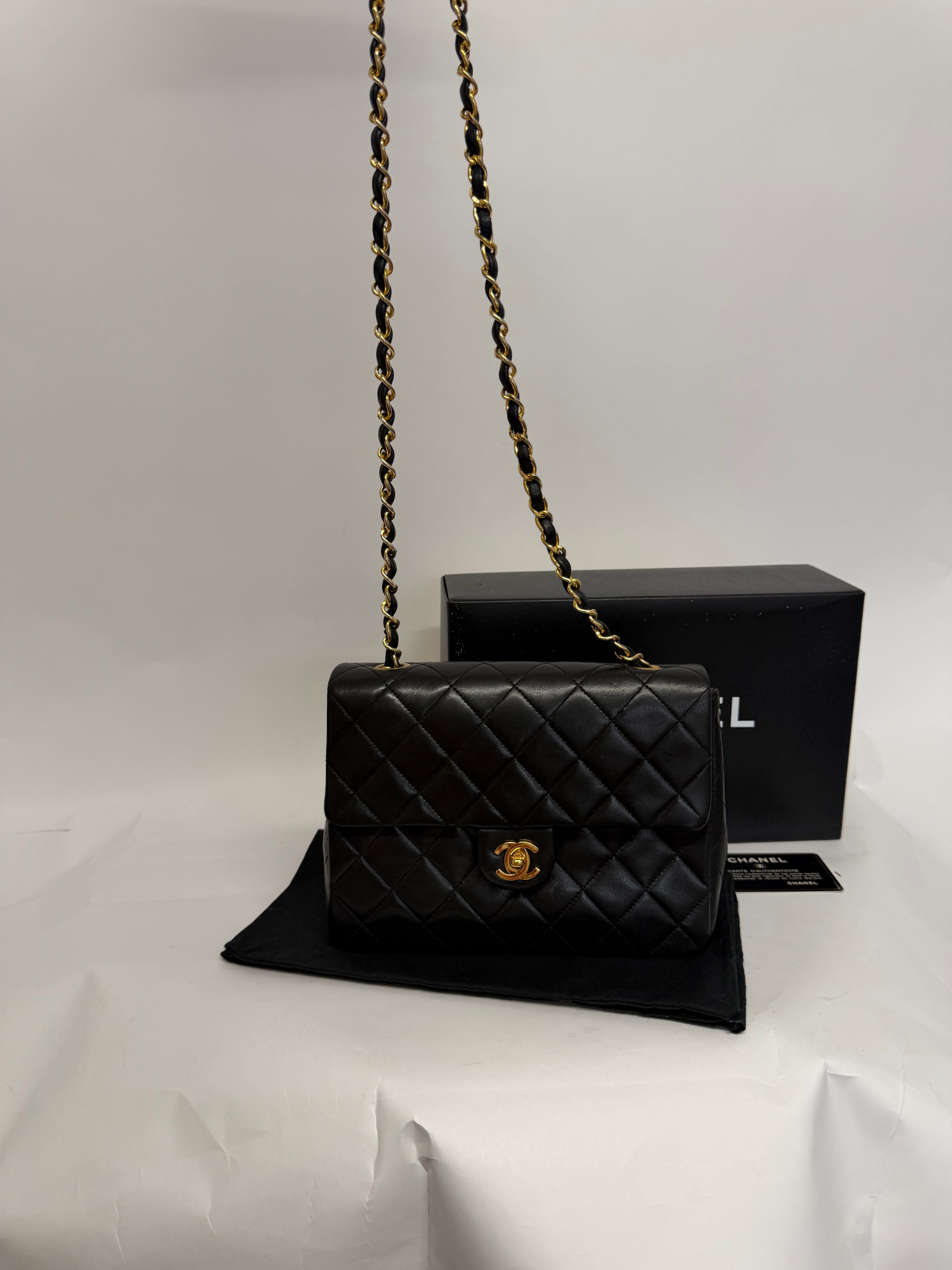 Chanel Mini Matelassé 20 Square Piel Cordero Negra