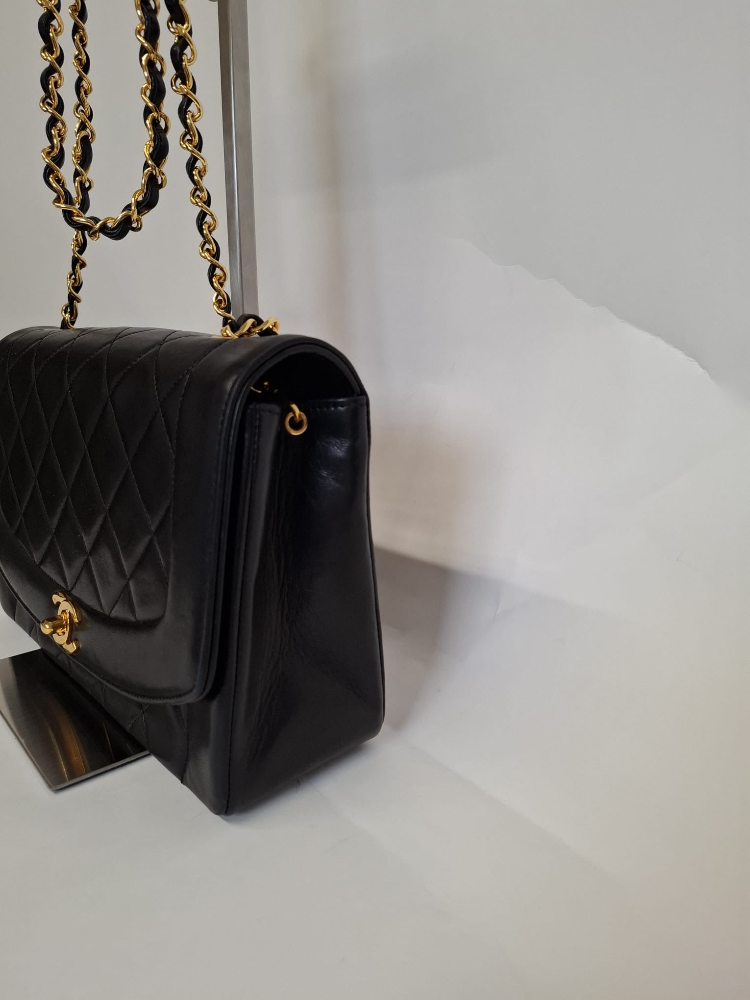 Chanel Diana Single Flap 25 Piel Cordero Negra - serie 1