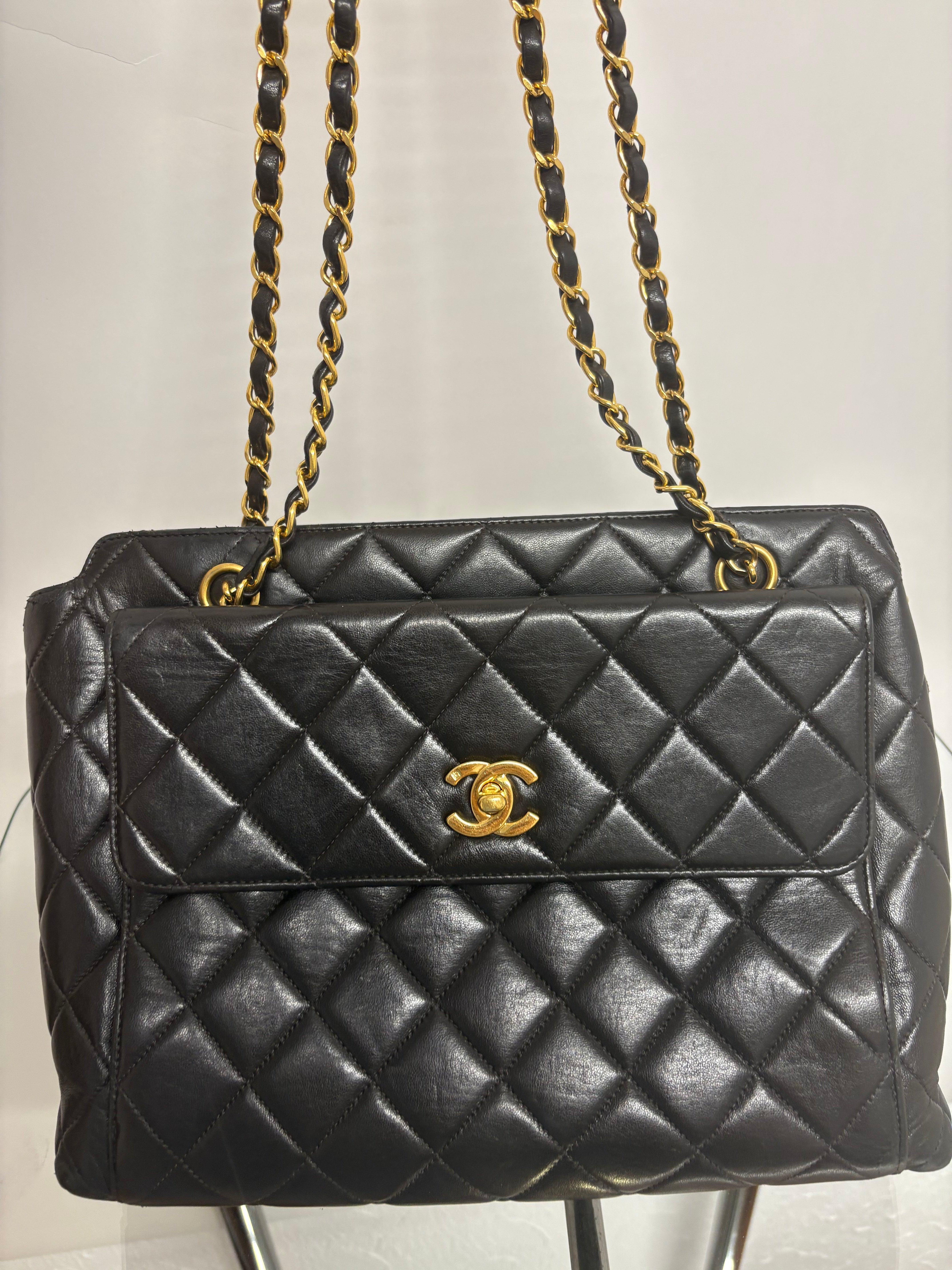 Chanel matelassé turn lock negro piel cordero cadena de hombro
