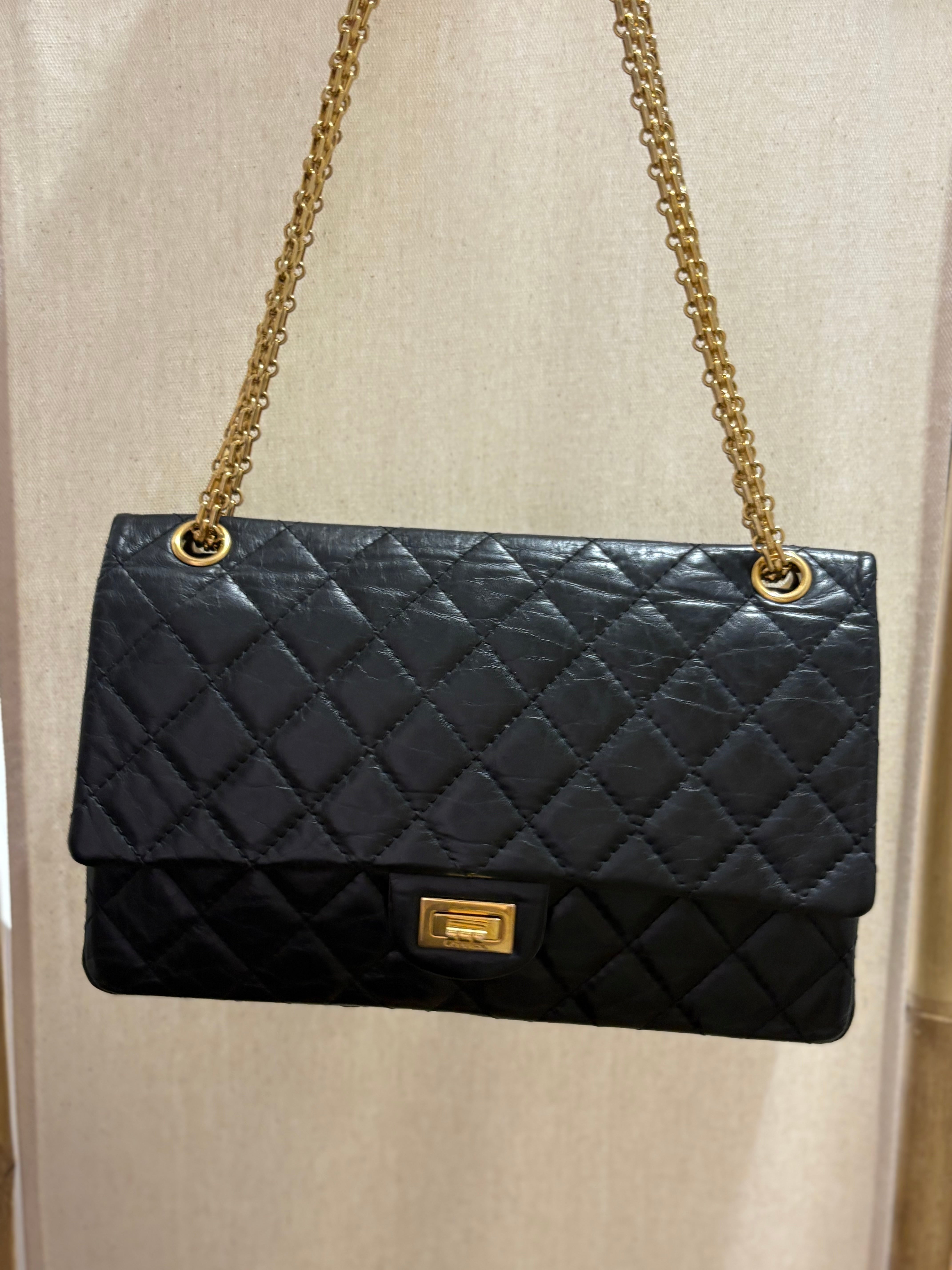 Chanel 2.55 Classic Timeless Mediano Negro Doble Solapa Piel de Ternera Envejecida