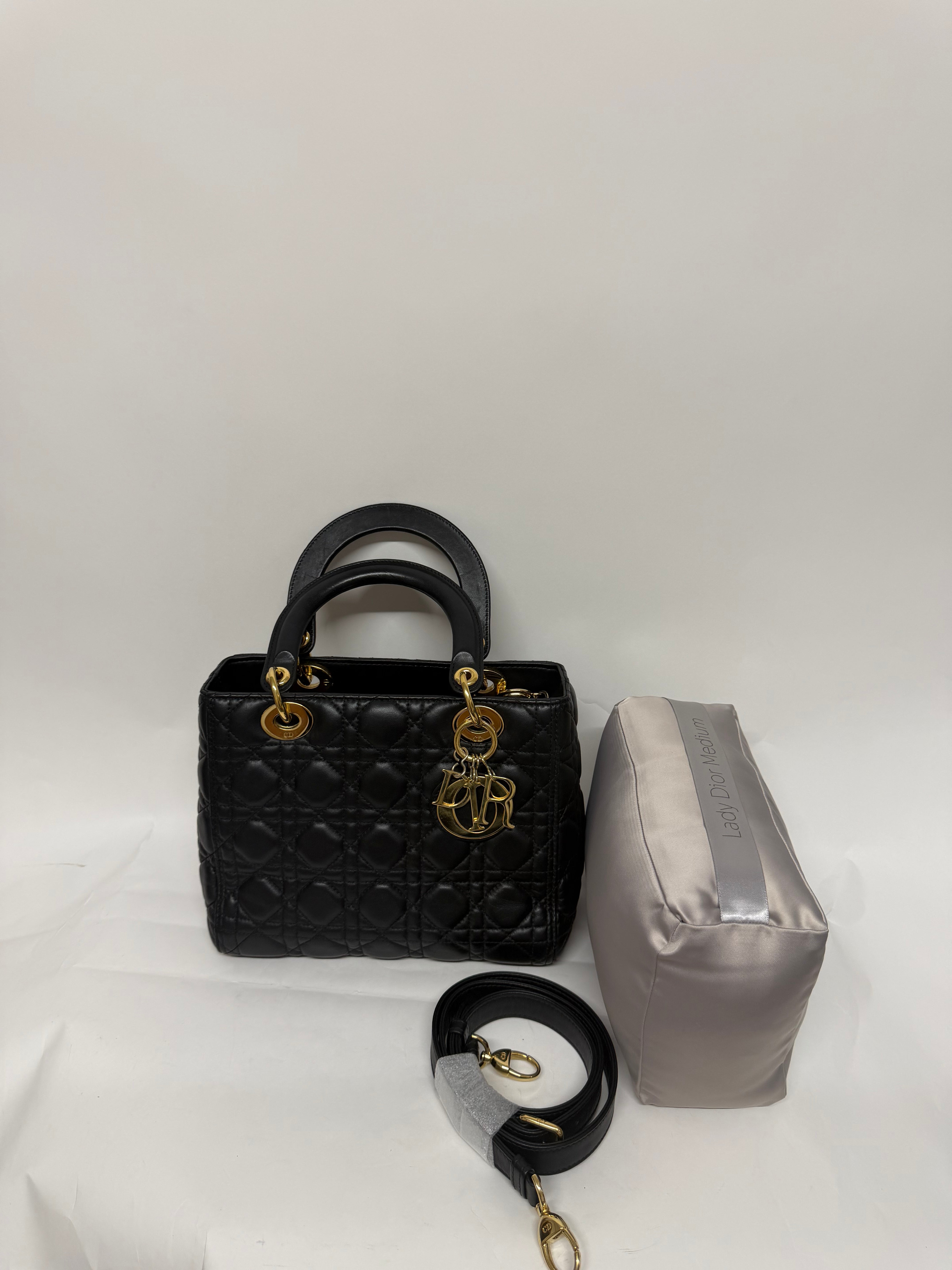 Christian Dior Lady Dior Medium Piel Cordero Negra con bandolera