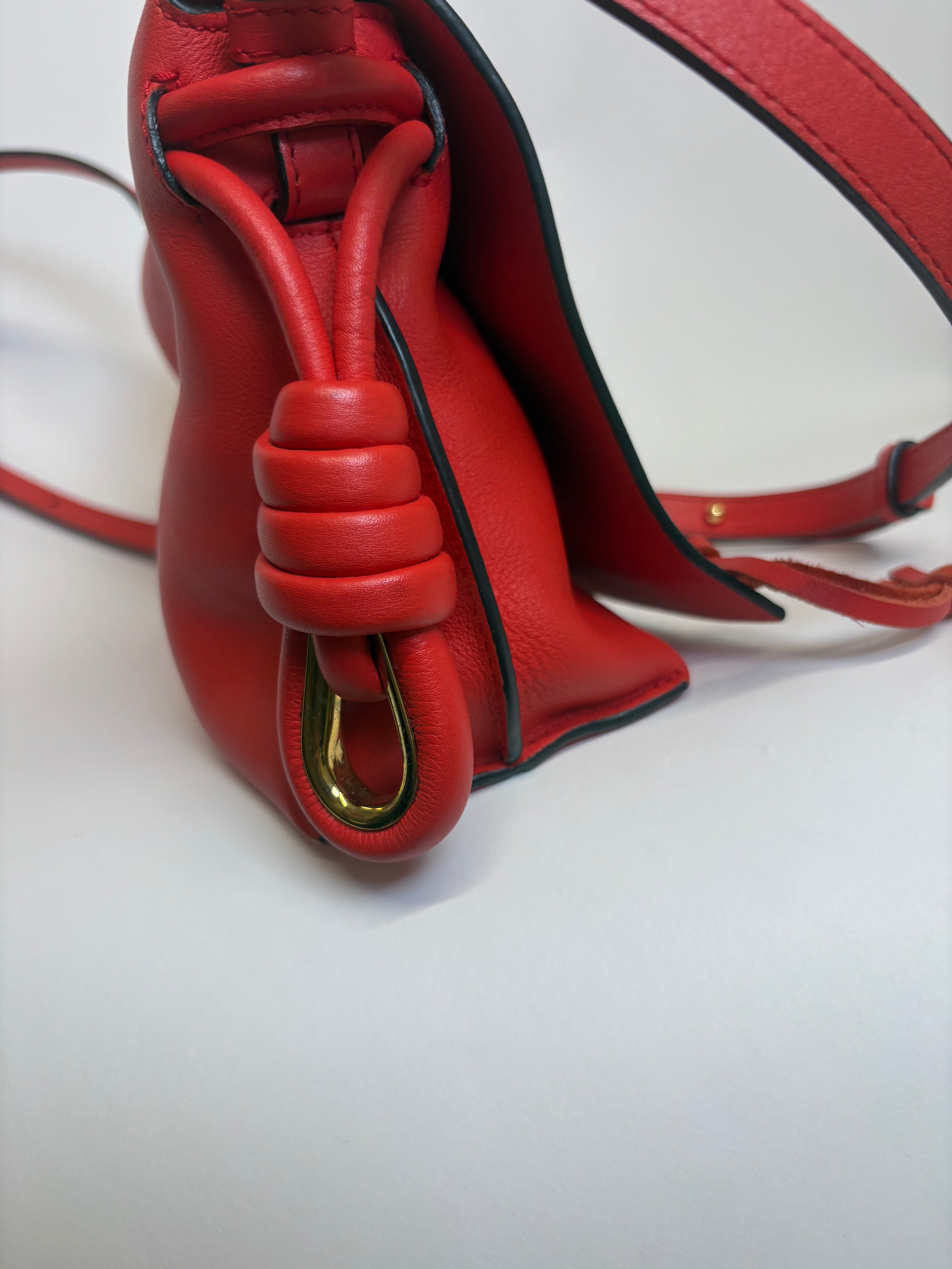 Loewe Flamenco Knot Bolso bandolera piel roja