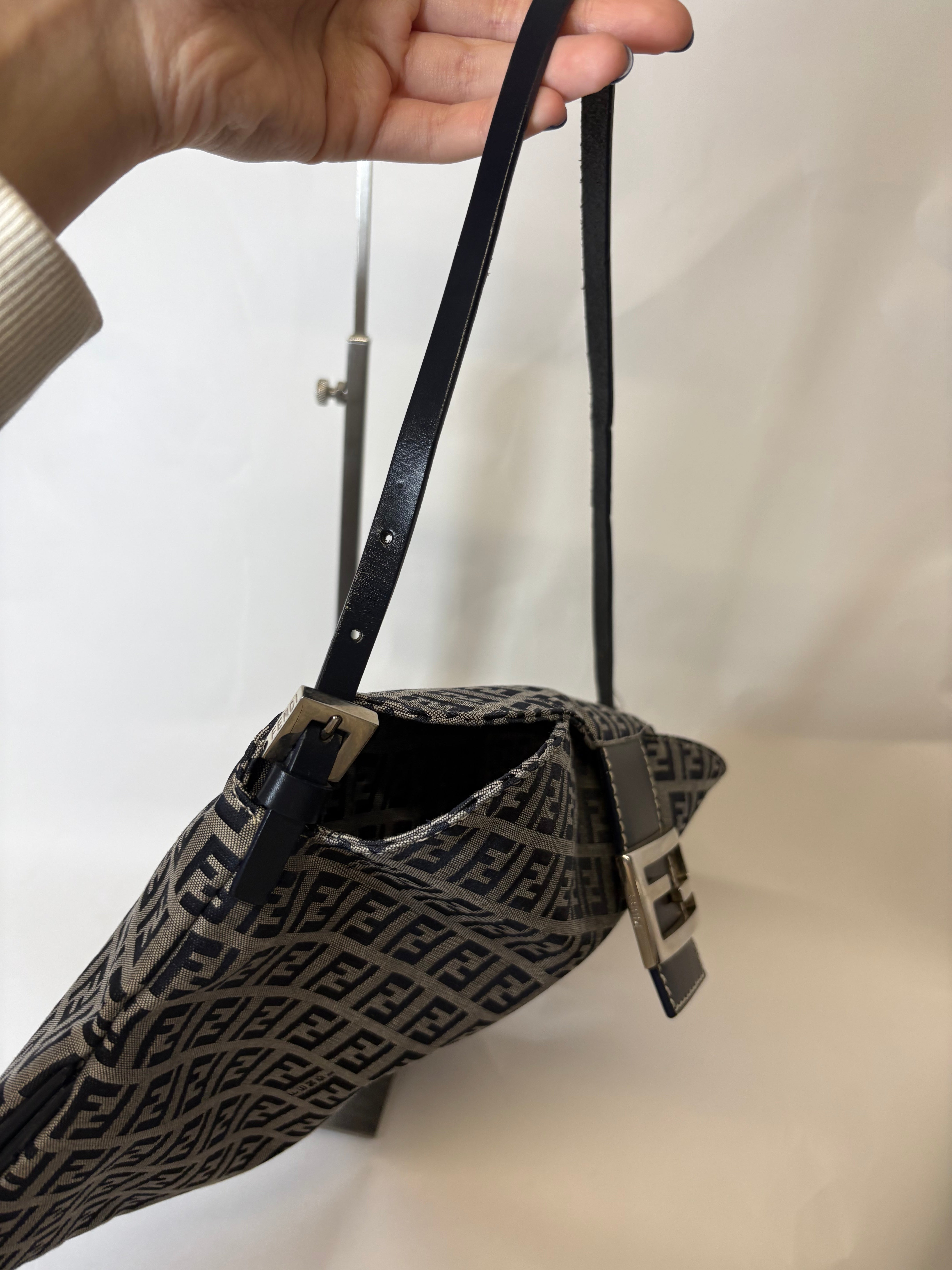 Fendi baguette zucca azul marino