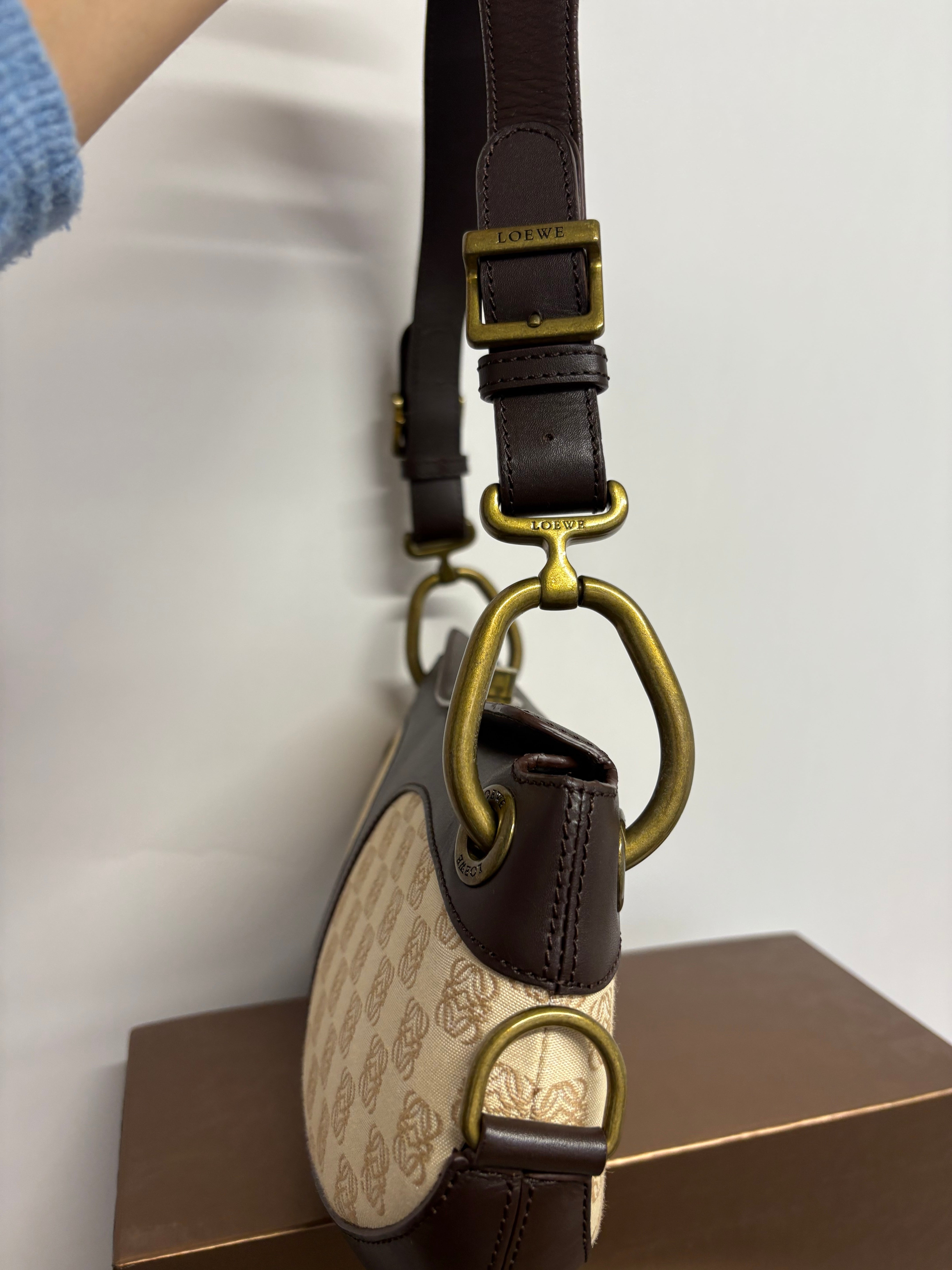 Loewe anagram lock shoulder bag canvas y piel marrón vintage