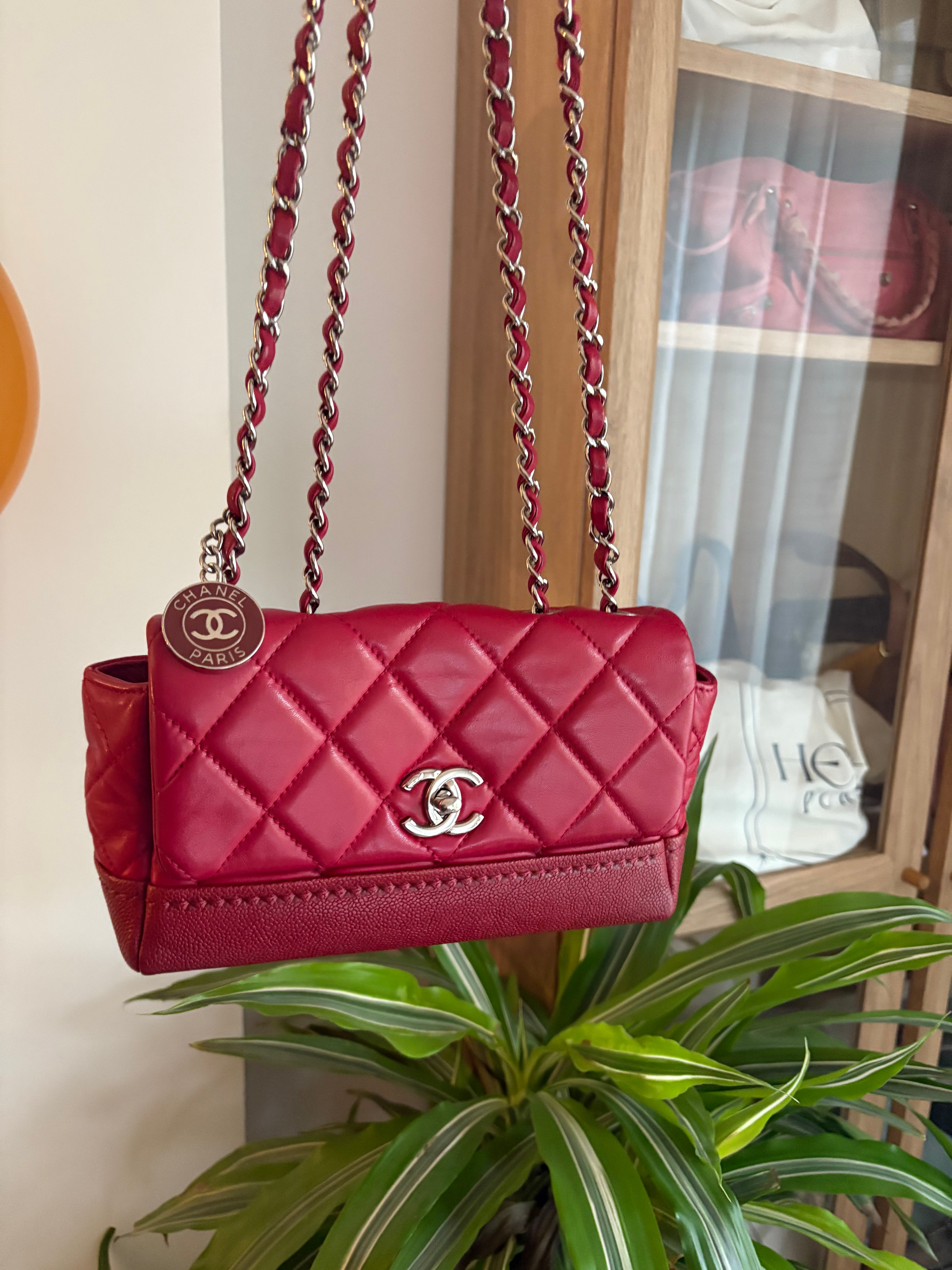 Chanel Mini Flap Medallion Charm rojo -  Métiers d’Art Paris–Rome 2015