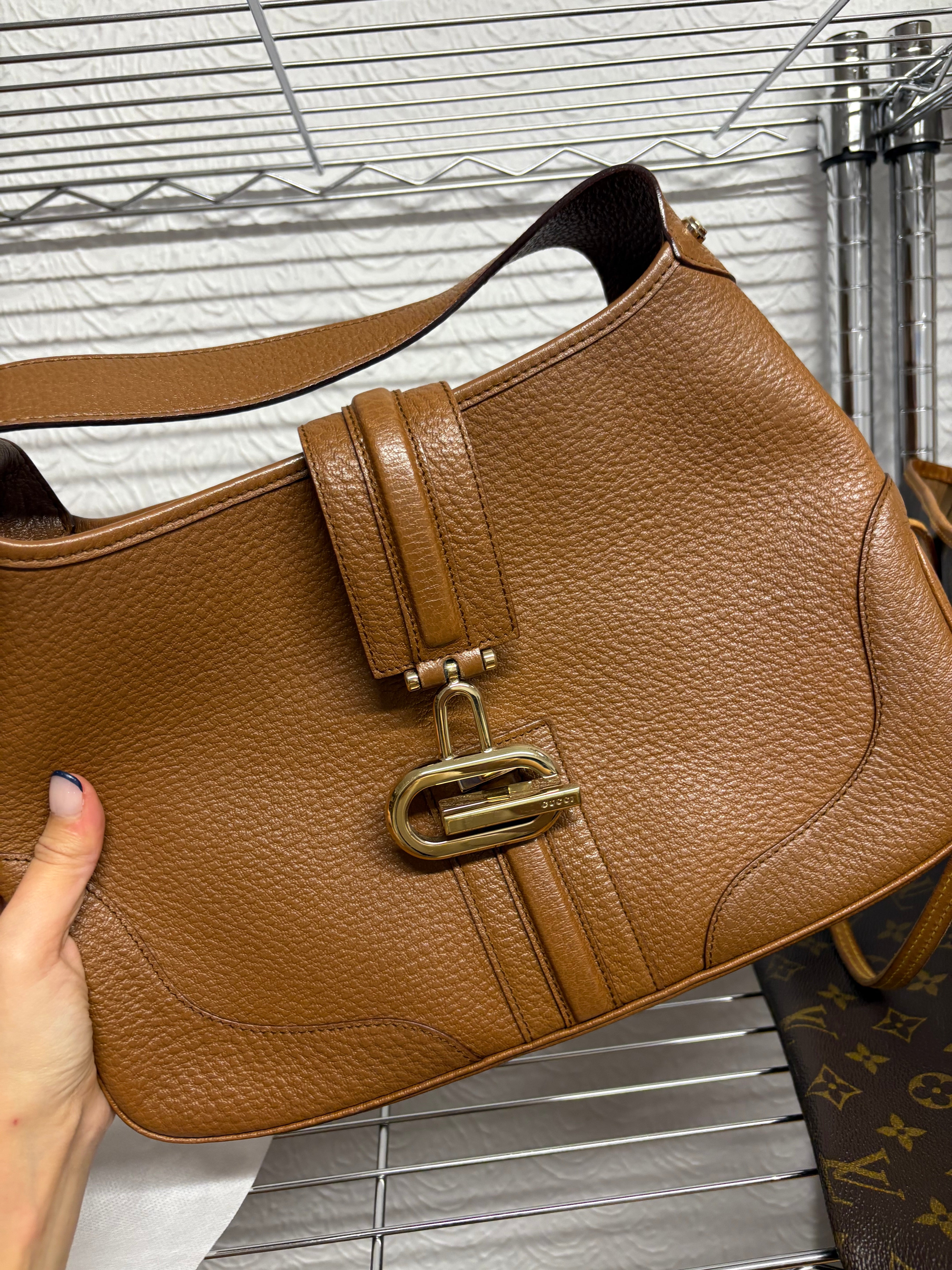 Gucci Jackie Shoulder Bag Piel Marrón · Broche G Dorado