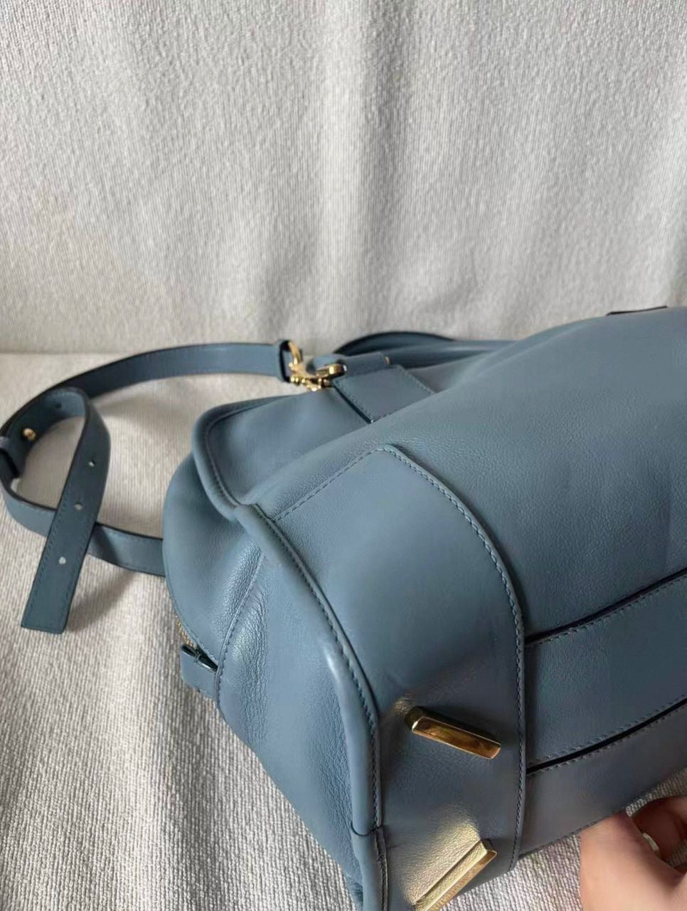 Loewe amazona 28 azul con bandolera