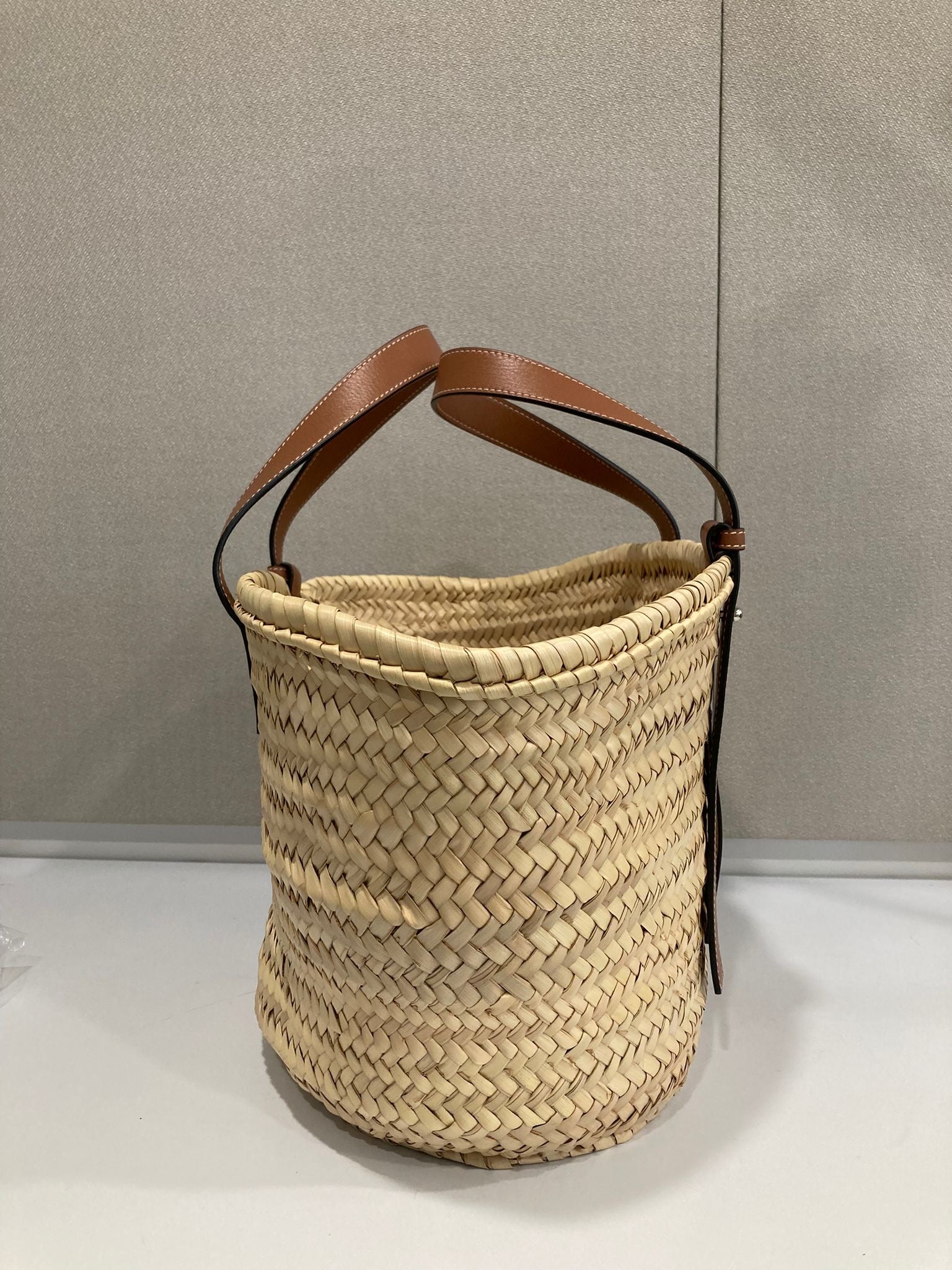 Loewe cesta rafia mediana - grande marrón clásica