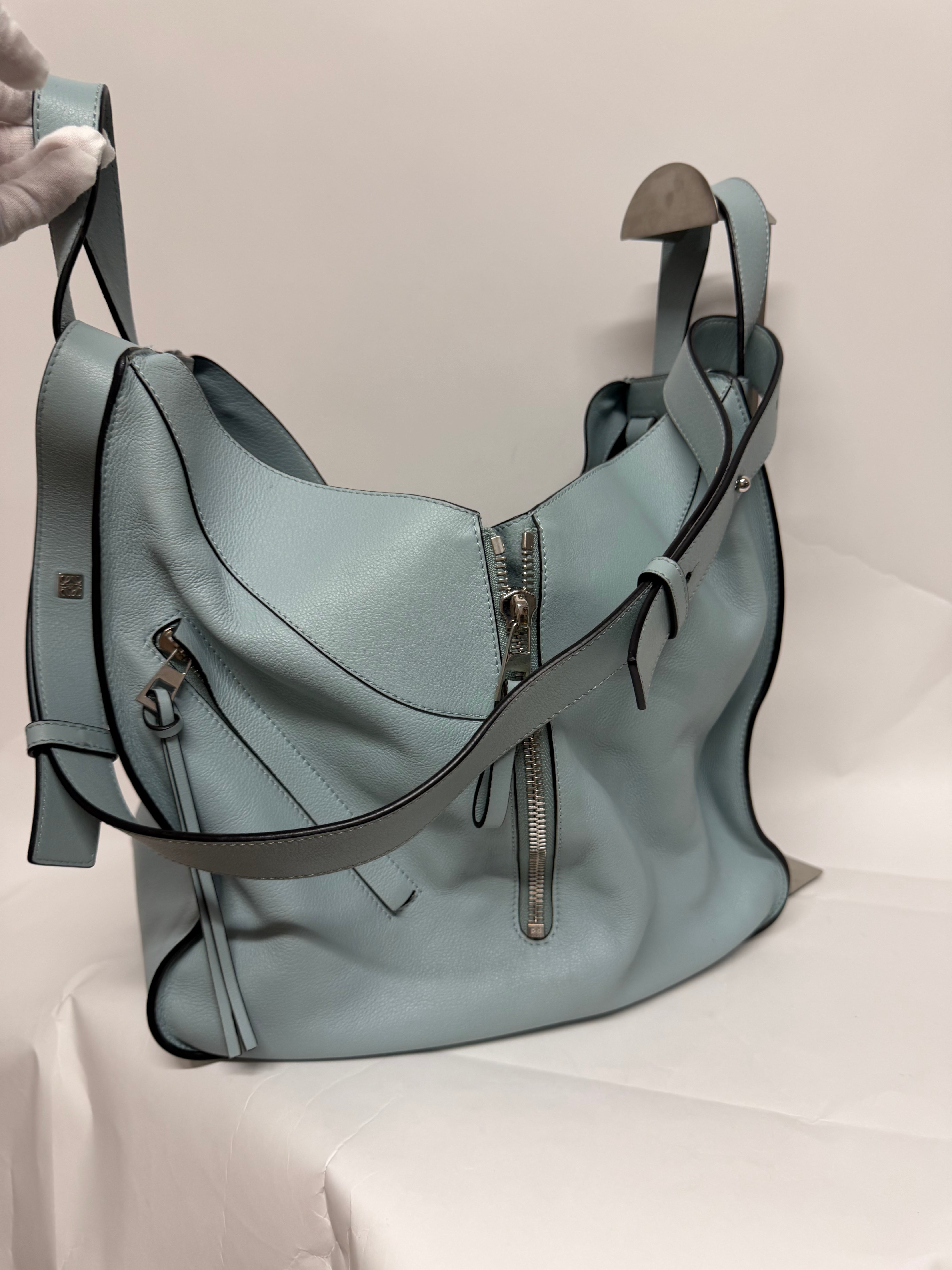 Loewe hammock Grande azul cielo con pouch