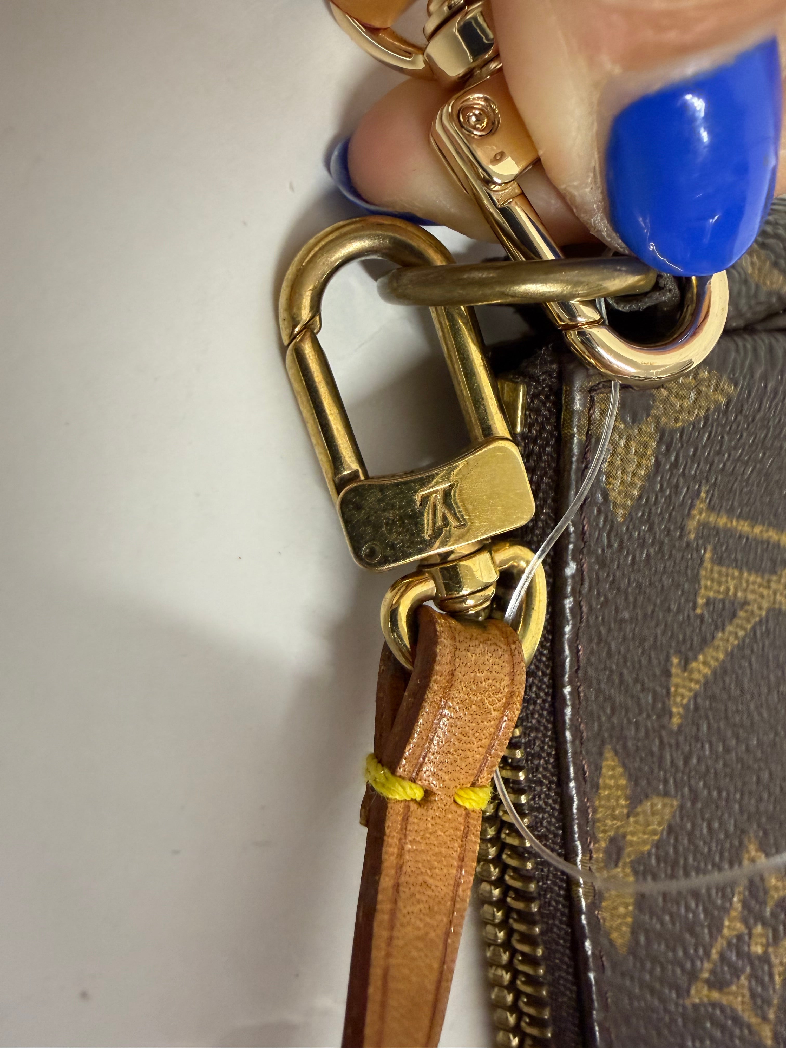 Louis Vuitton Pochette Accessoires monogram con 2 bandoleras extra