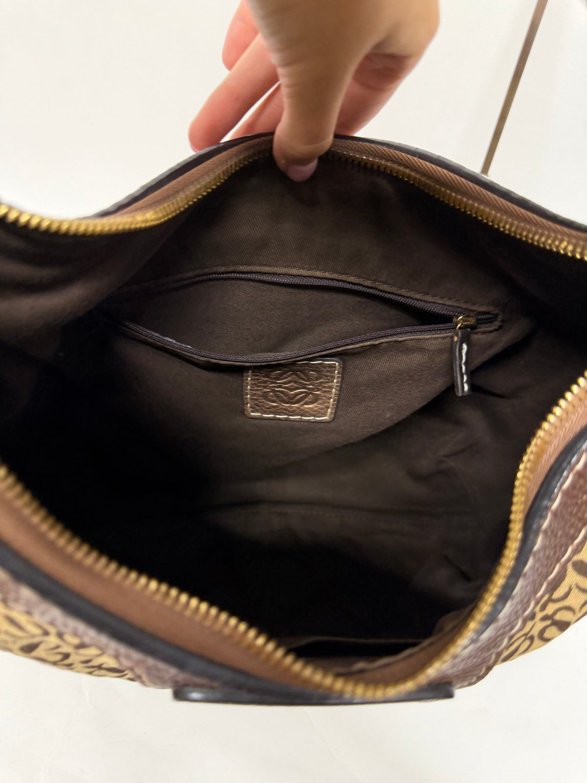 Loewe Anagram safari New Road Hobo Lona Beige