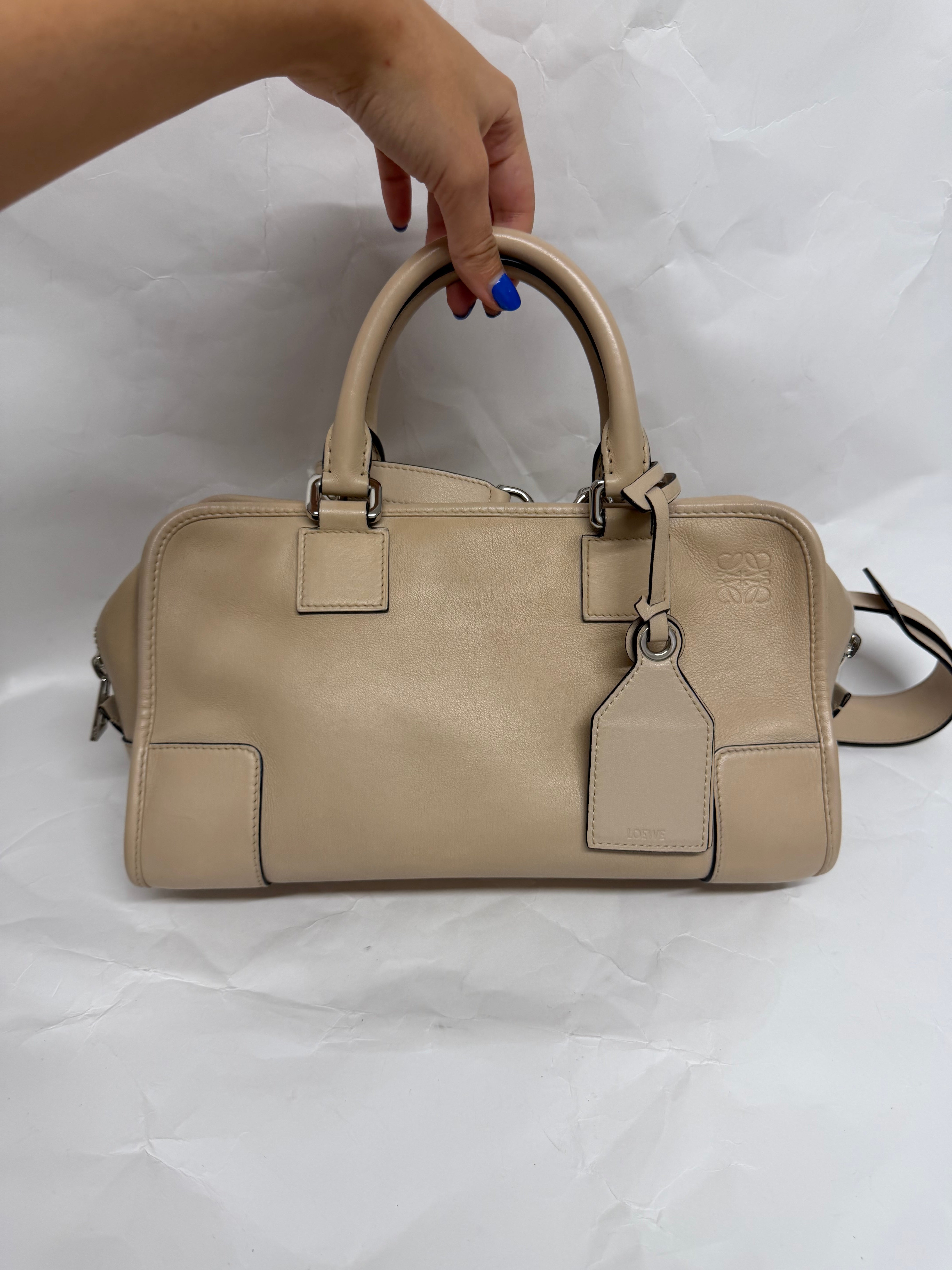 Loewe Amazona 28 beige arena con bandolera