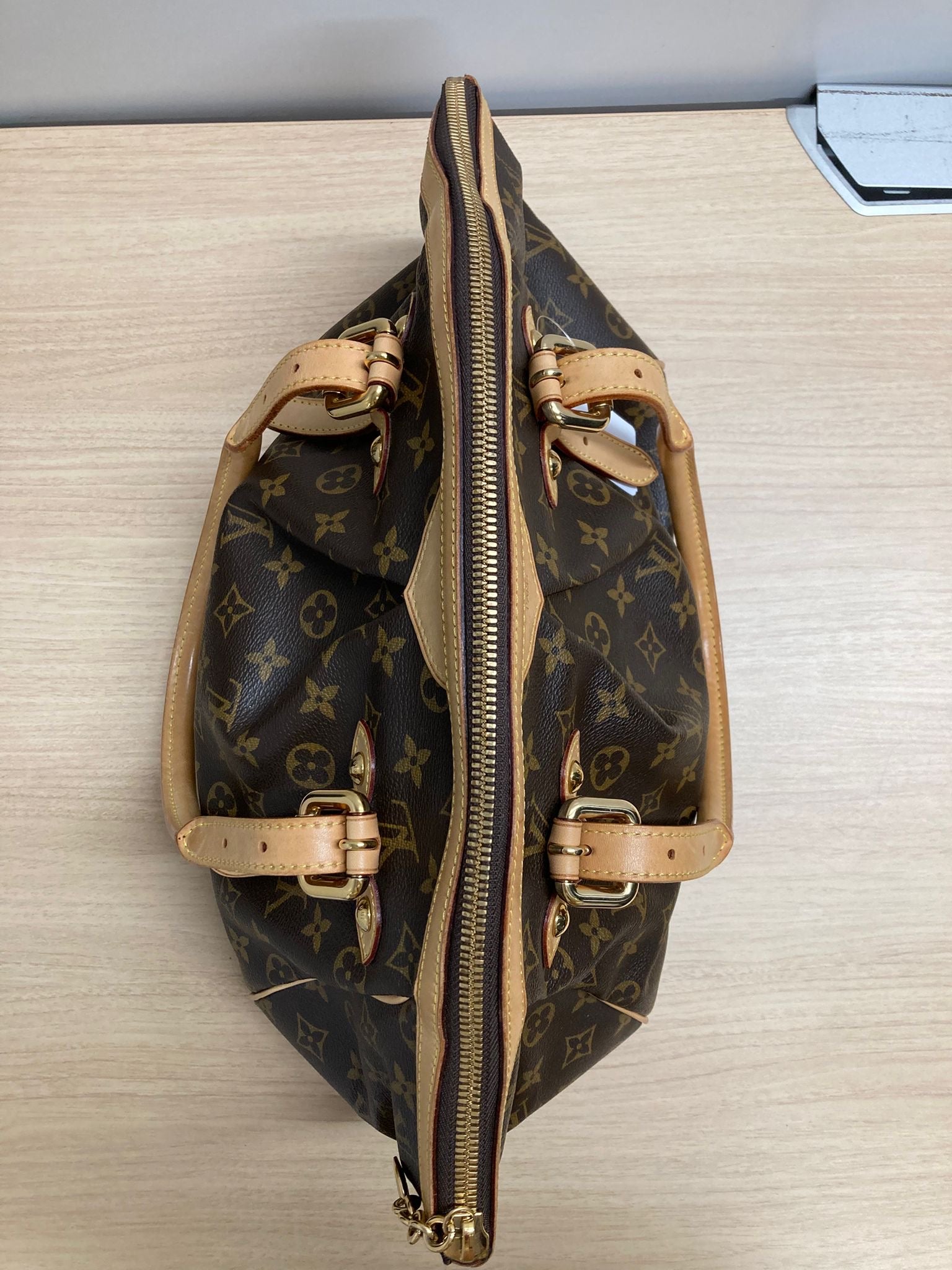 Louis Vuitton tivoli GM monogram