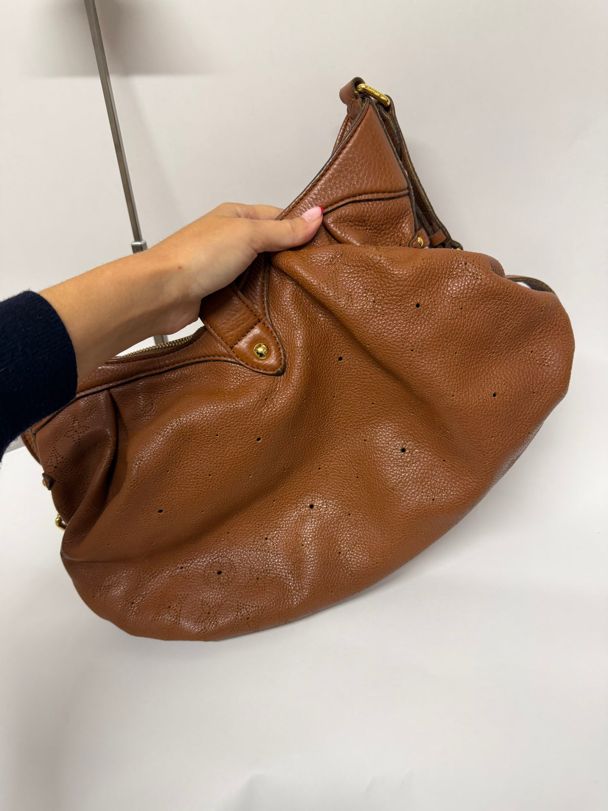 Louis Vuitton Mahina bandolera Piel Perforada Marrón Coñac