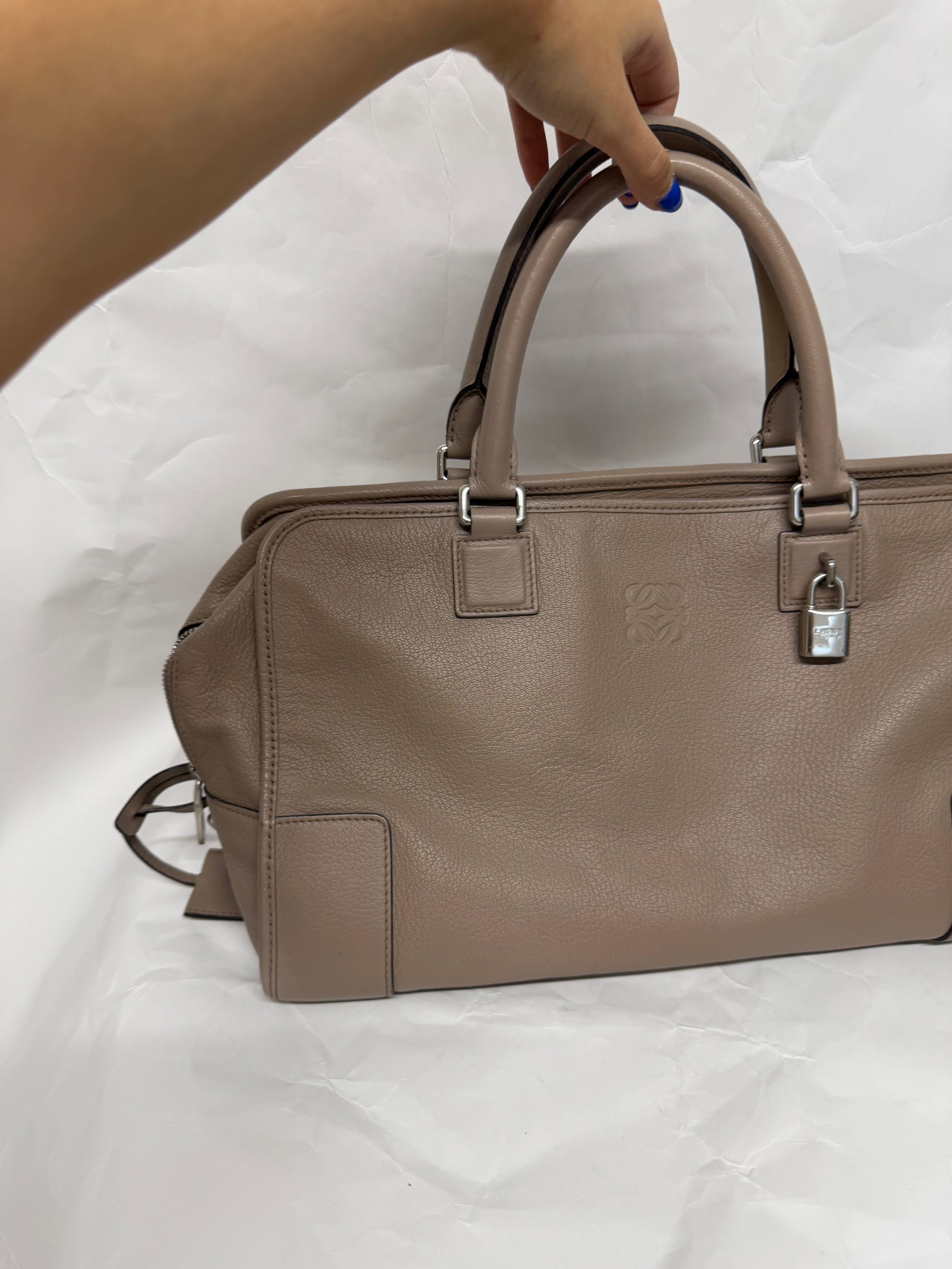 Loewe Amazona 36 | Piel Granulada Greige