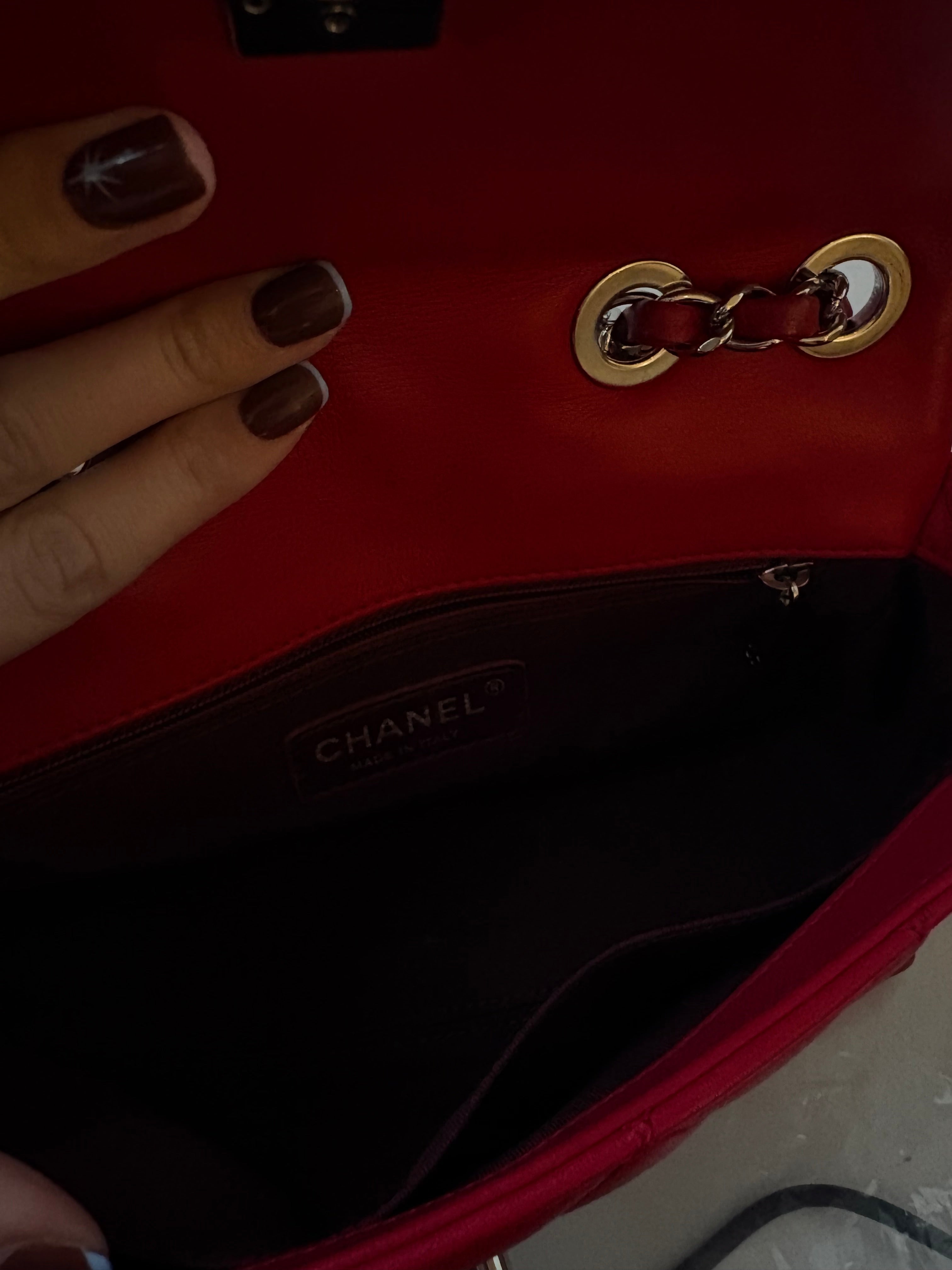 Chanel Mini Flap Medallion Charm rojo -  Métiers d’Art Paris–Rome 2015
