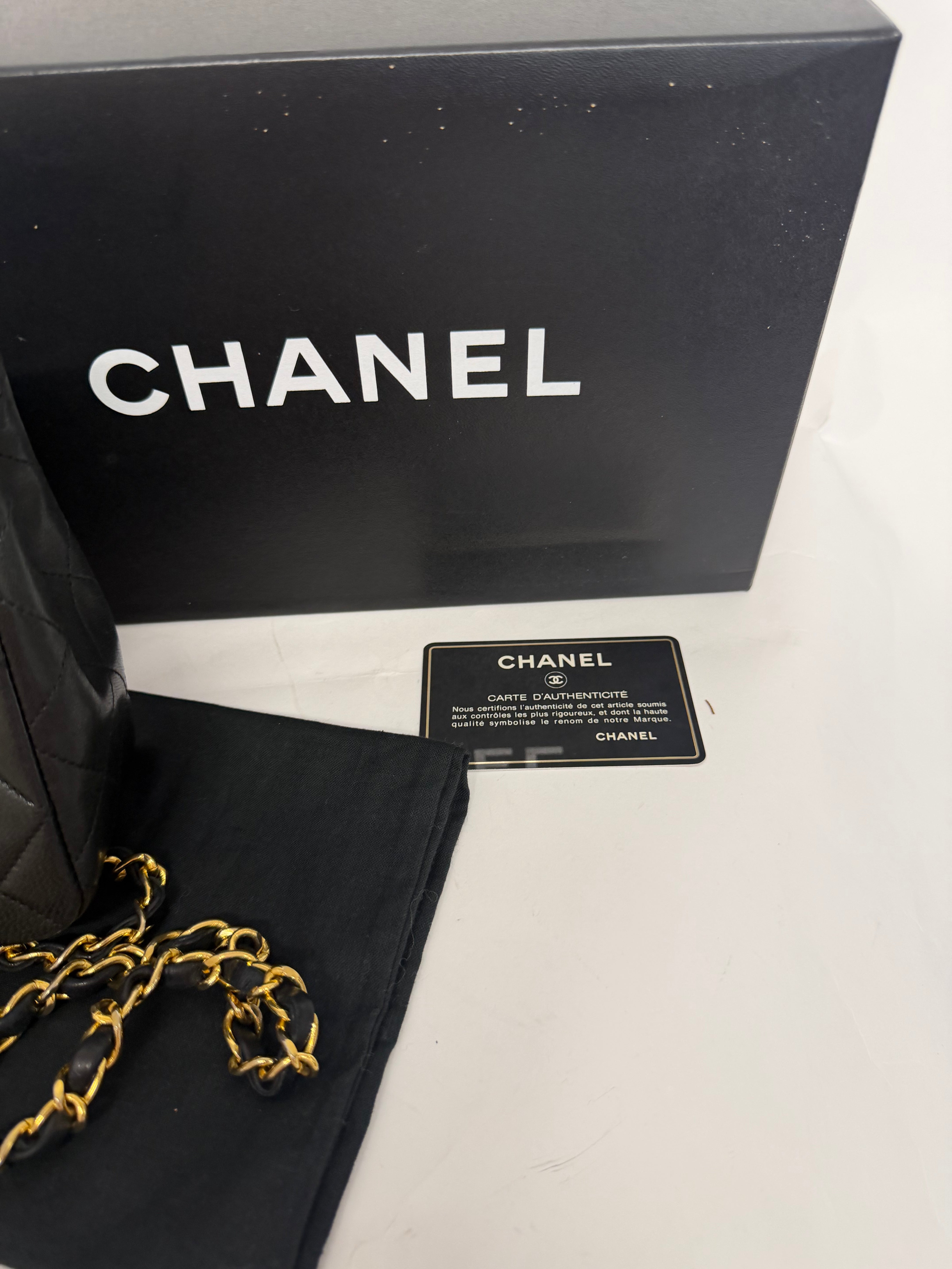 Chanel Mini Matelassé 20 Square Piel Cordero Negra