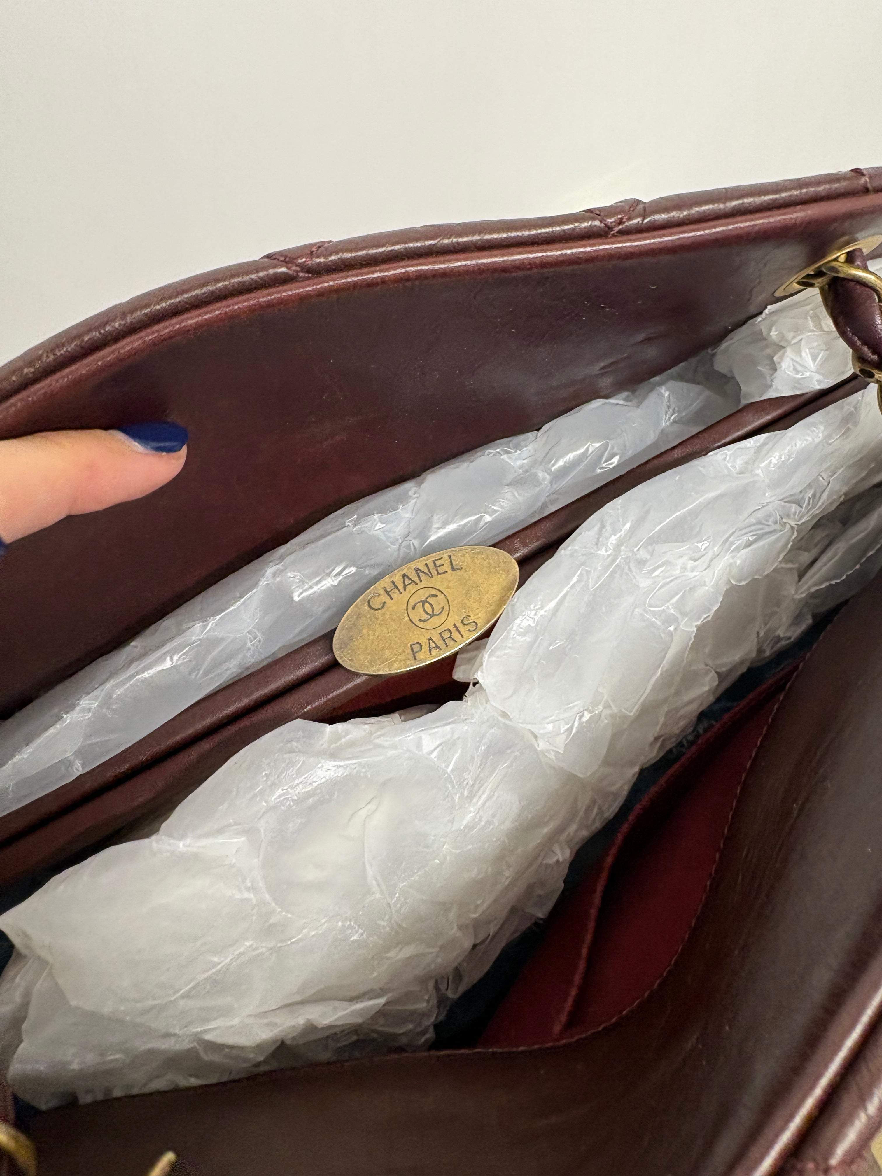Chanel leather coco mark charm chain shoulder bag burdeos oscuro vintage