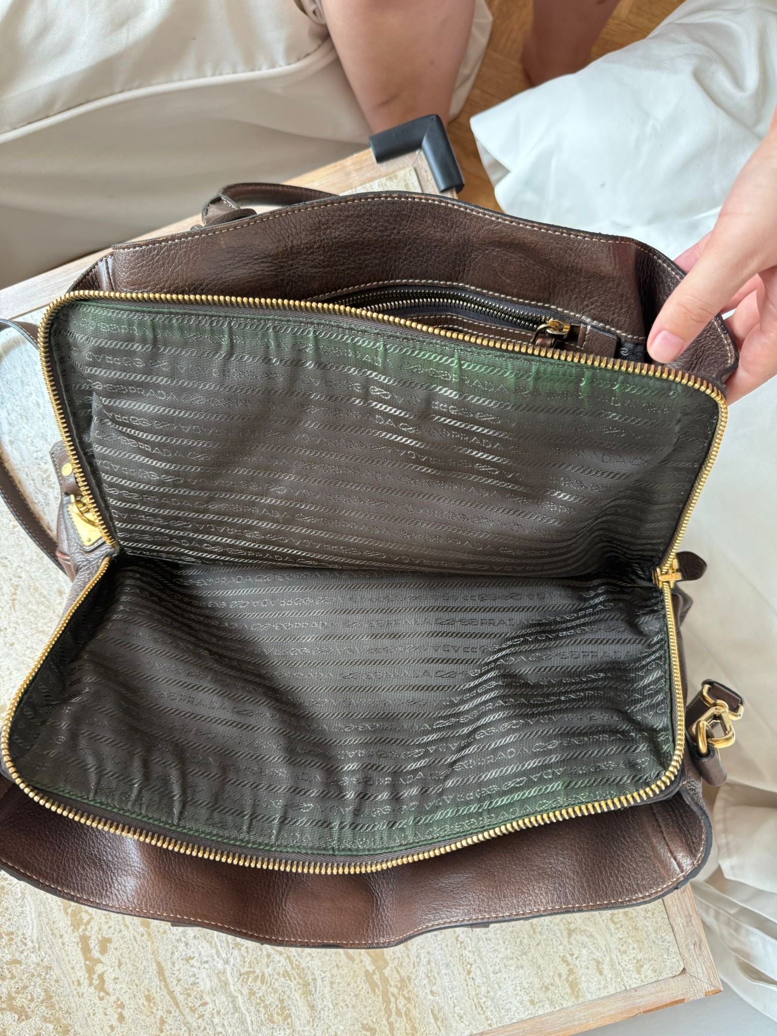 Prada Tote marrón en cuero con bandolera