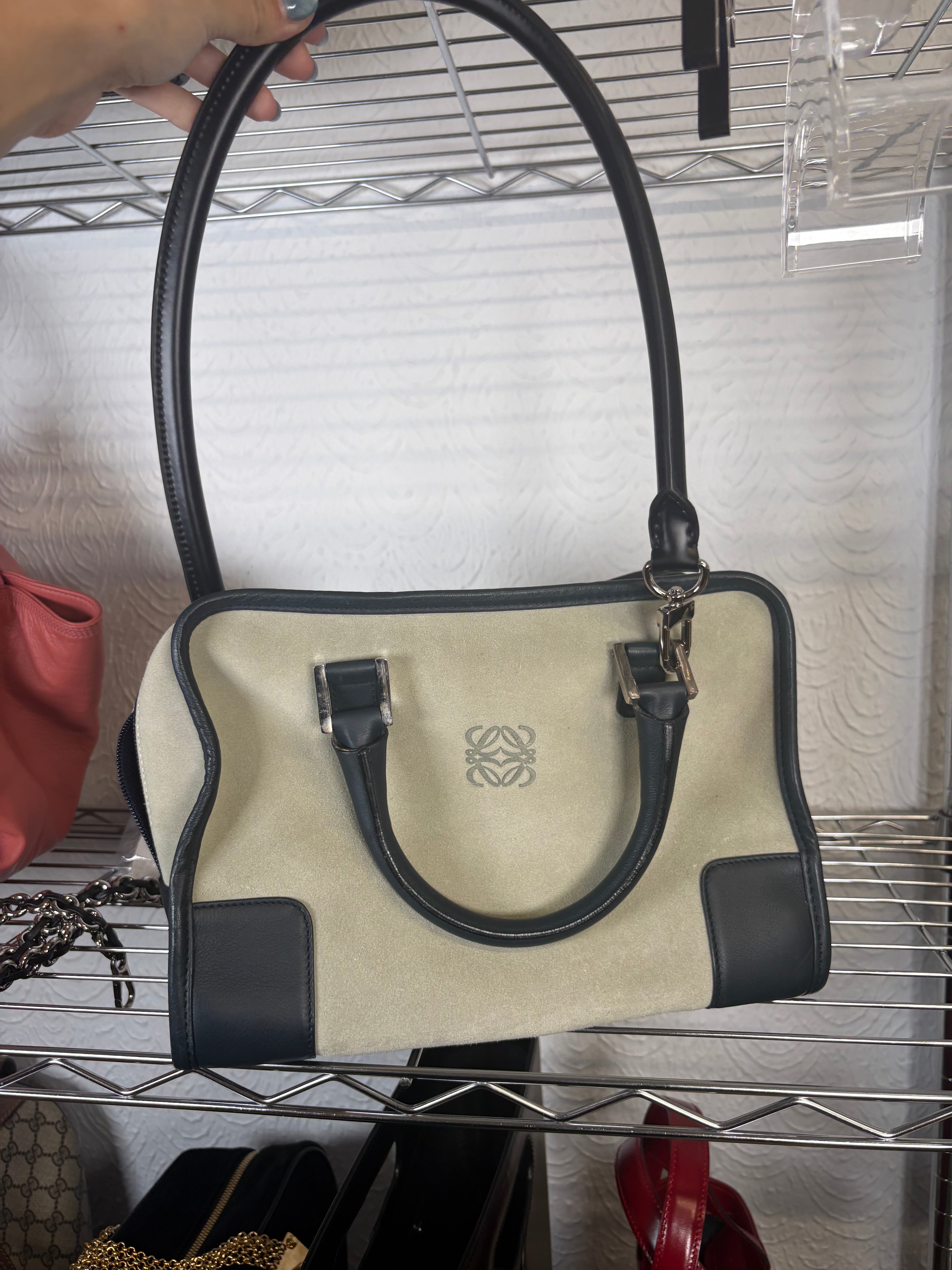 Loewe Amazona 27 Ante y Piel Verde Claro 2 bandoleras