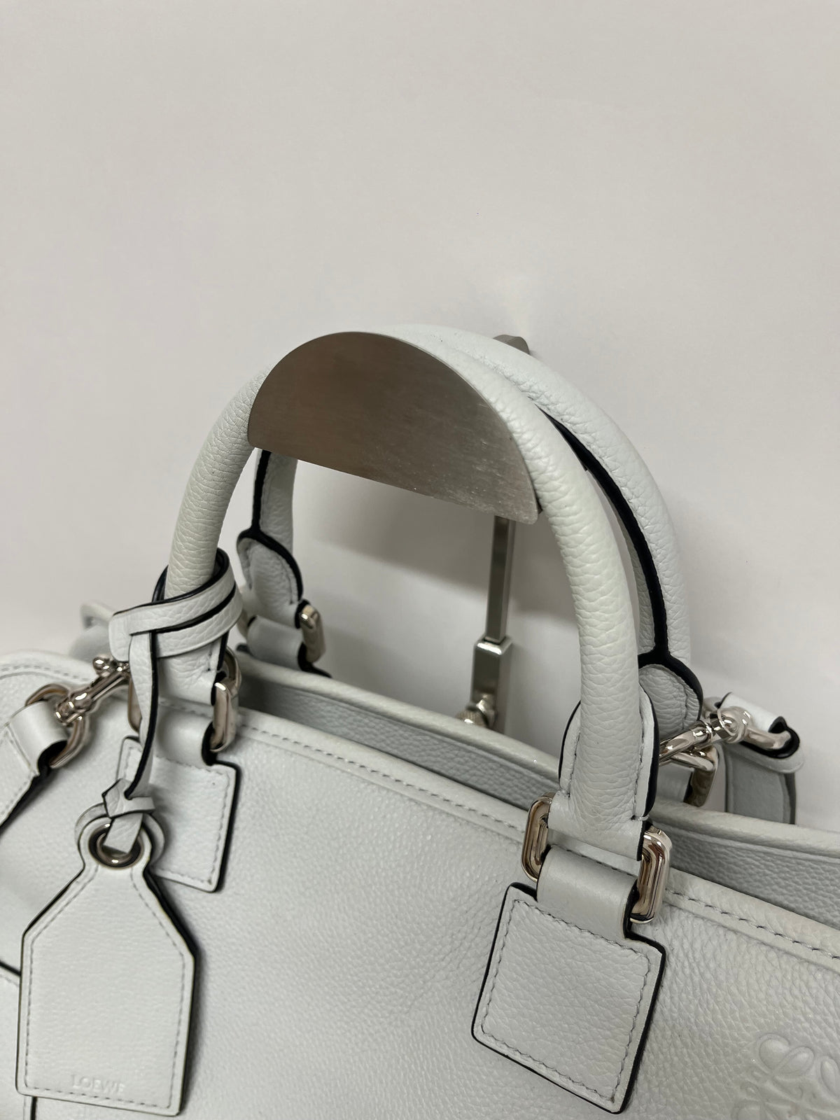 Loewe Amazona 28 Piel Blanca con Bandolera