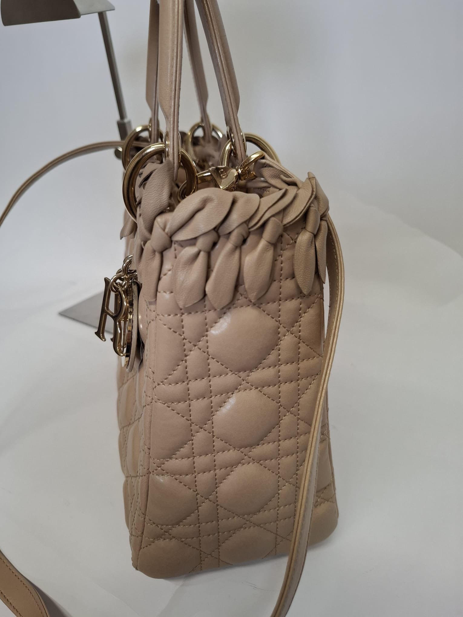 Christian Dior Lady Dior Medium Bow Piel Cordero beige camel