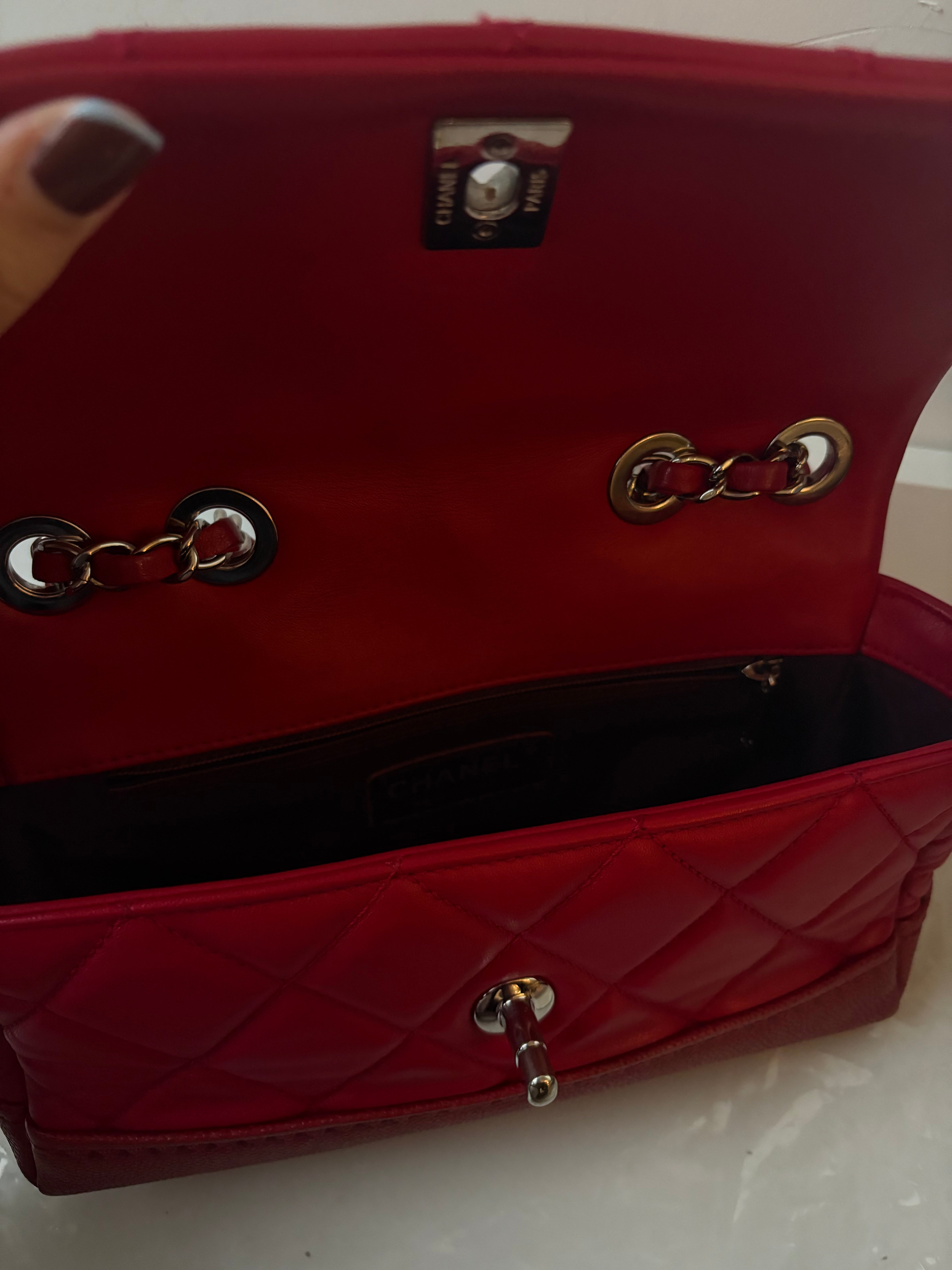 Chanel Mini Flap Medallion Charm rojo -  Métiers d’Art Paris–Rome 2015