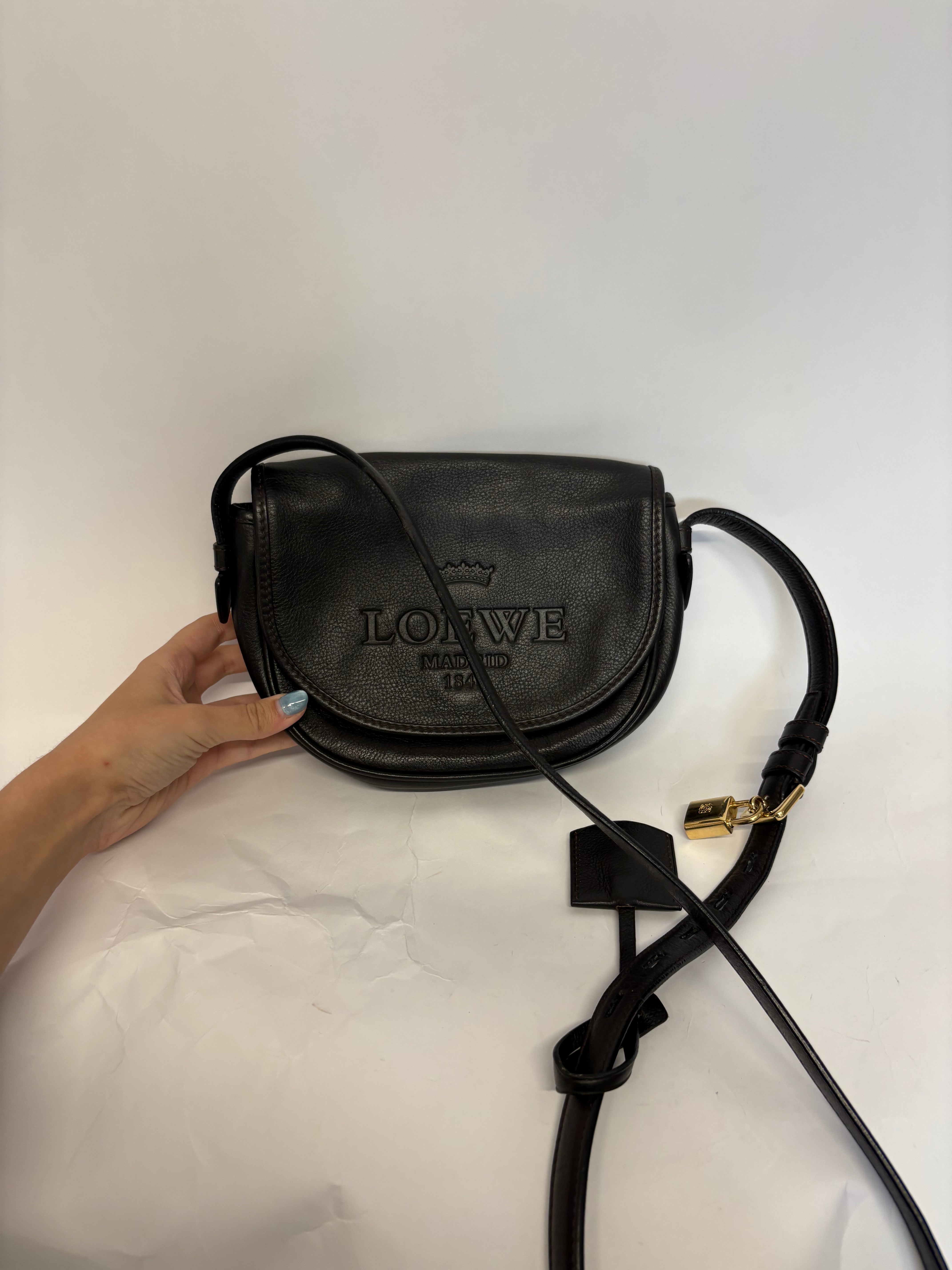Loewe Heritage Pequeña Marrón – Vintage Crossbody Bag