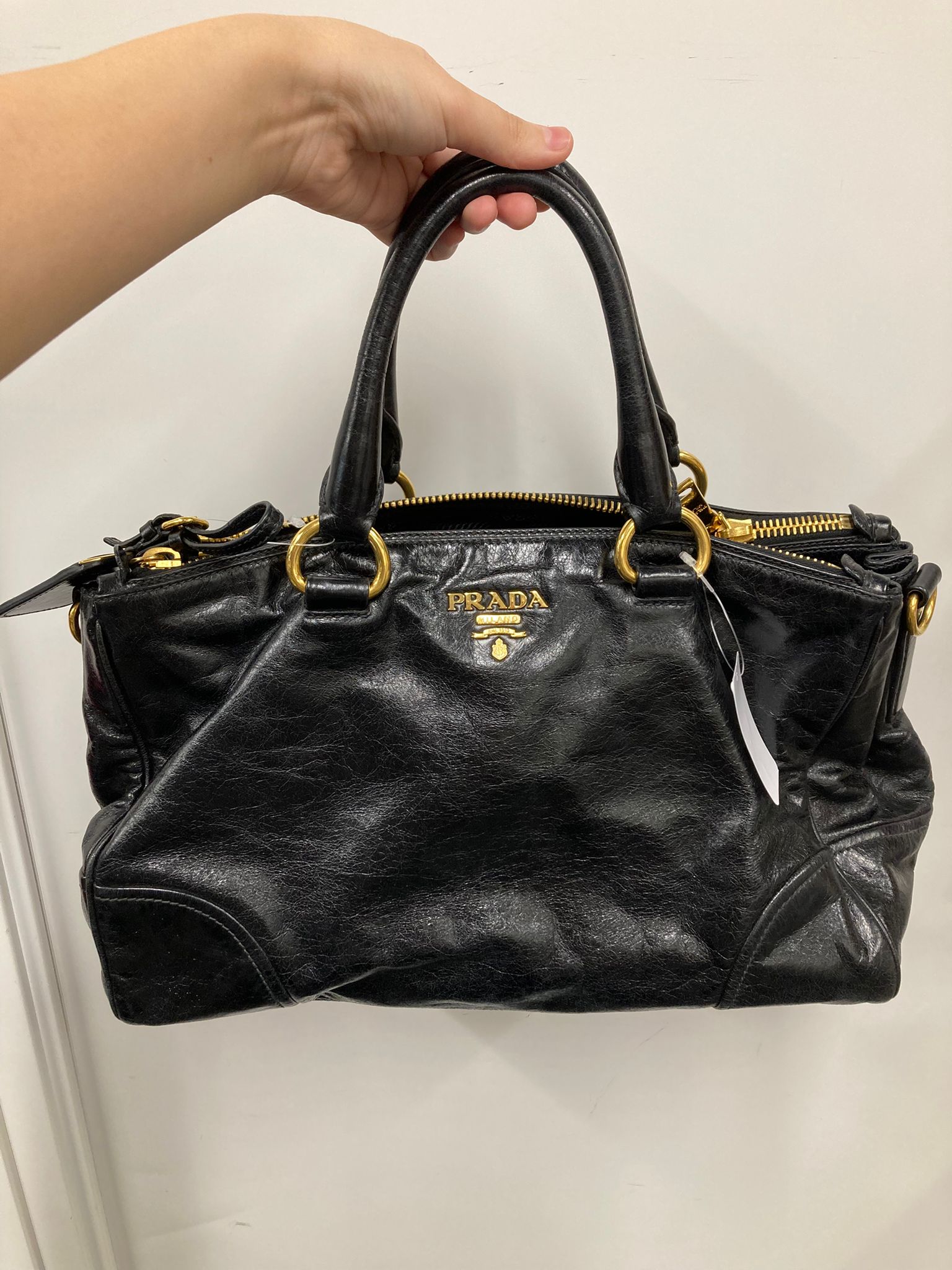 Prada vitello bandolera negra