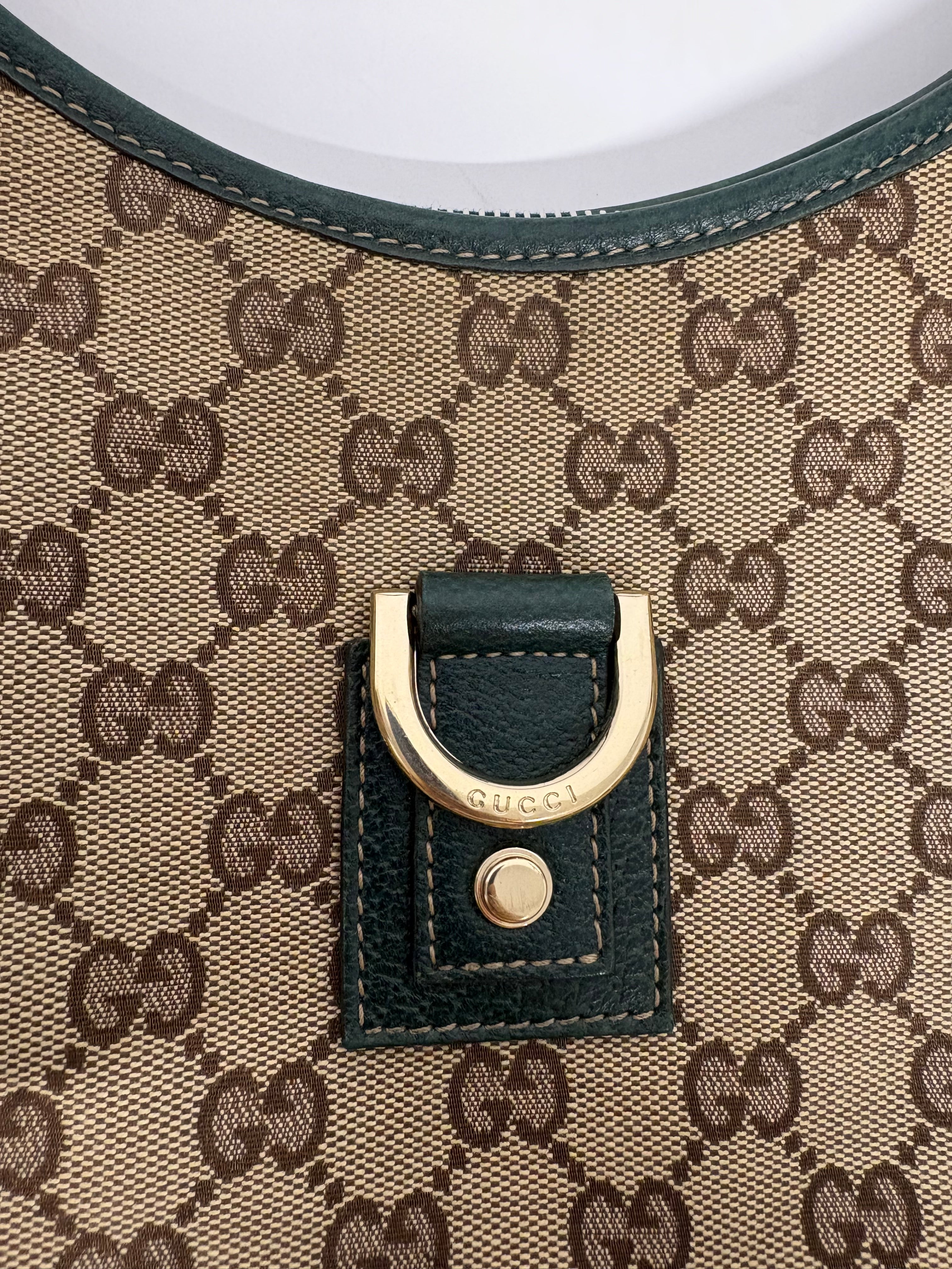 Gucci GG Canvas Shoulder Bag verde
