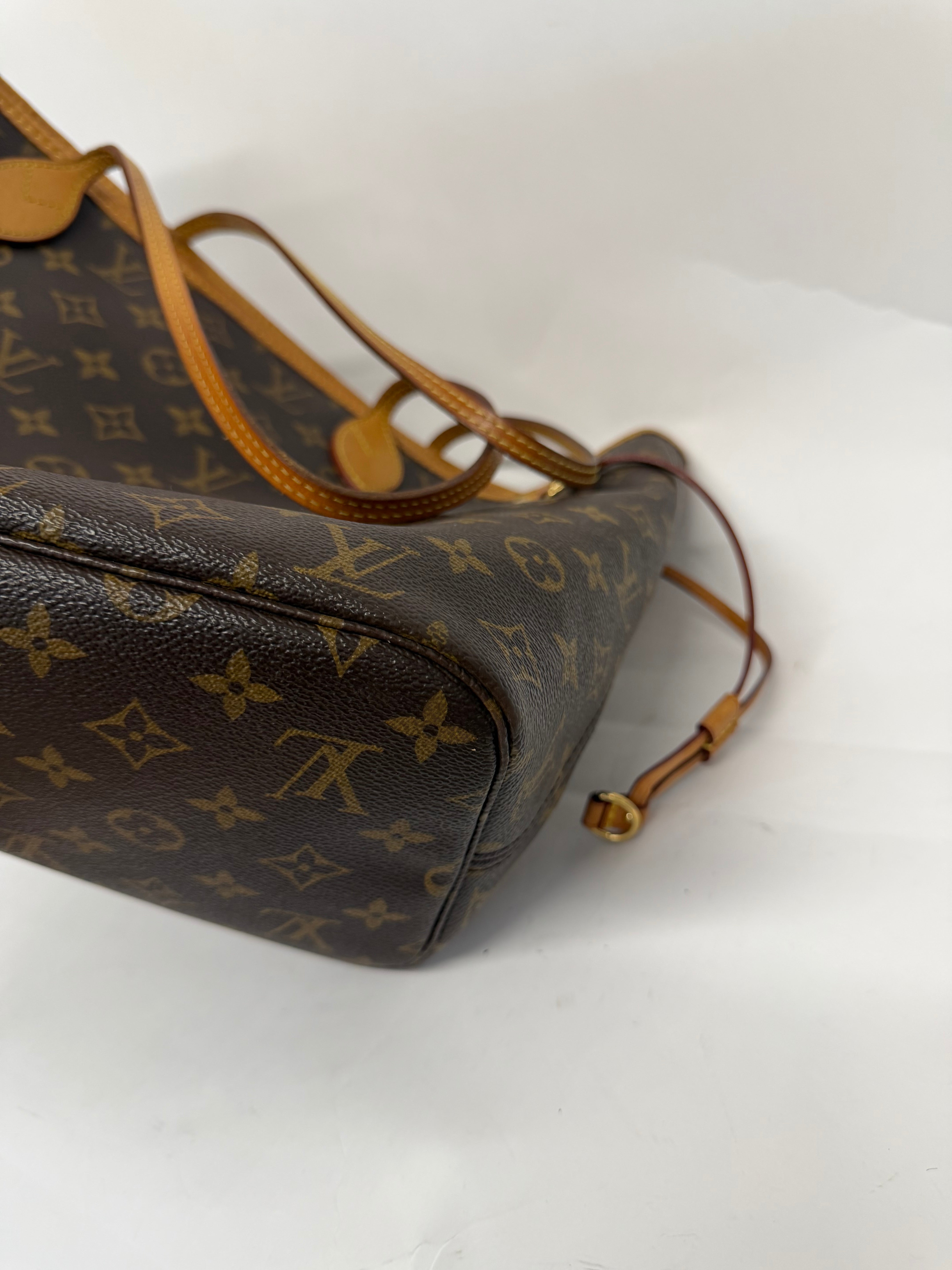 Louis Vuitton Neverfull MM Monogram Interior Fucsia