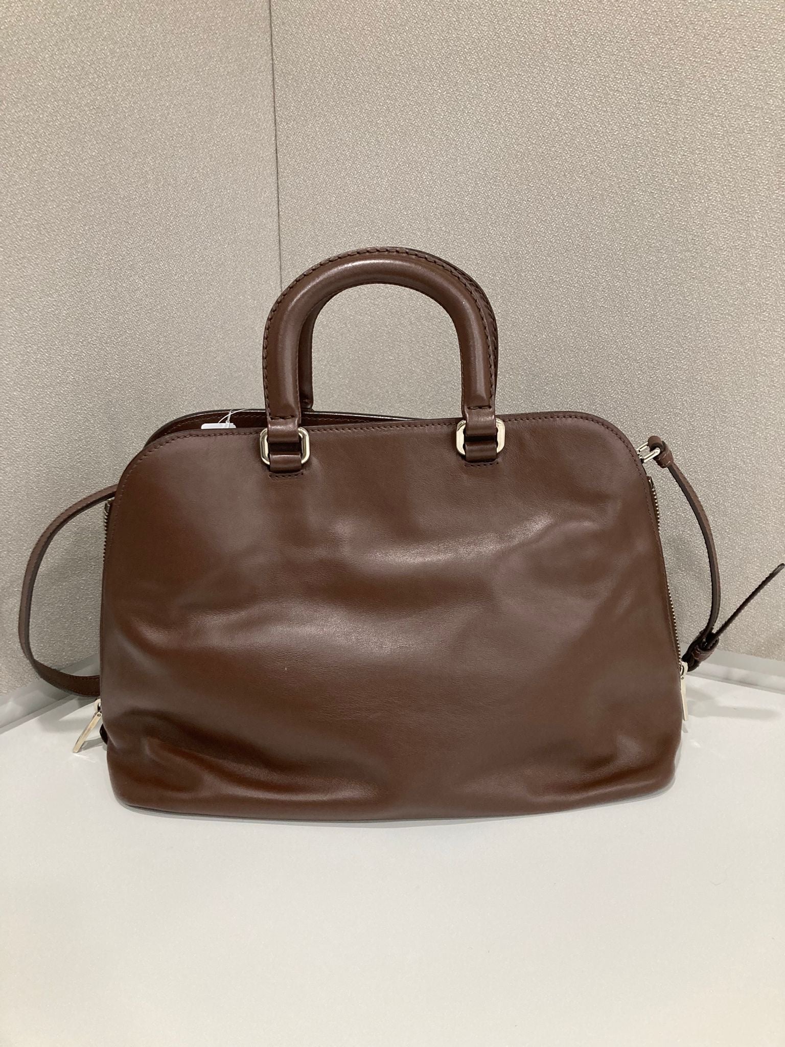 Prada Bauletto 2Way en piel marrón con bandolera