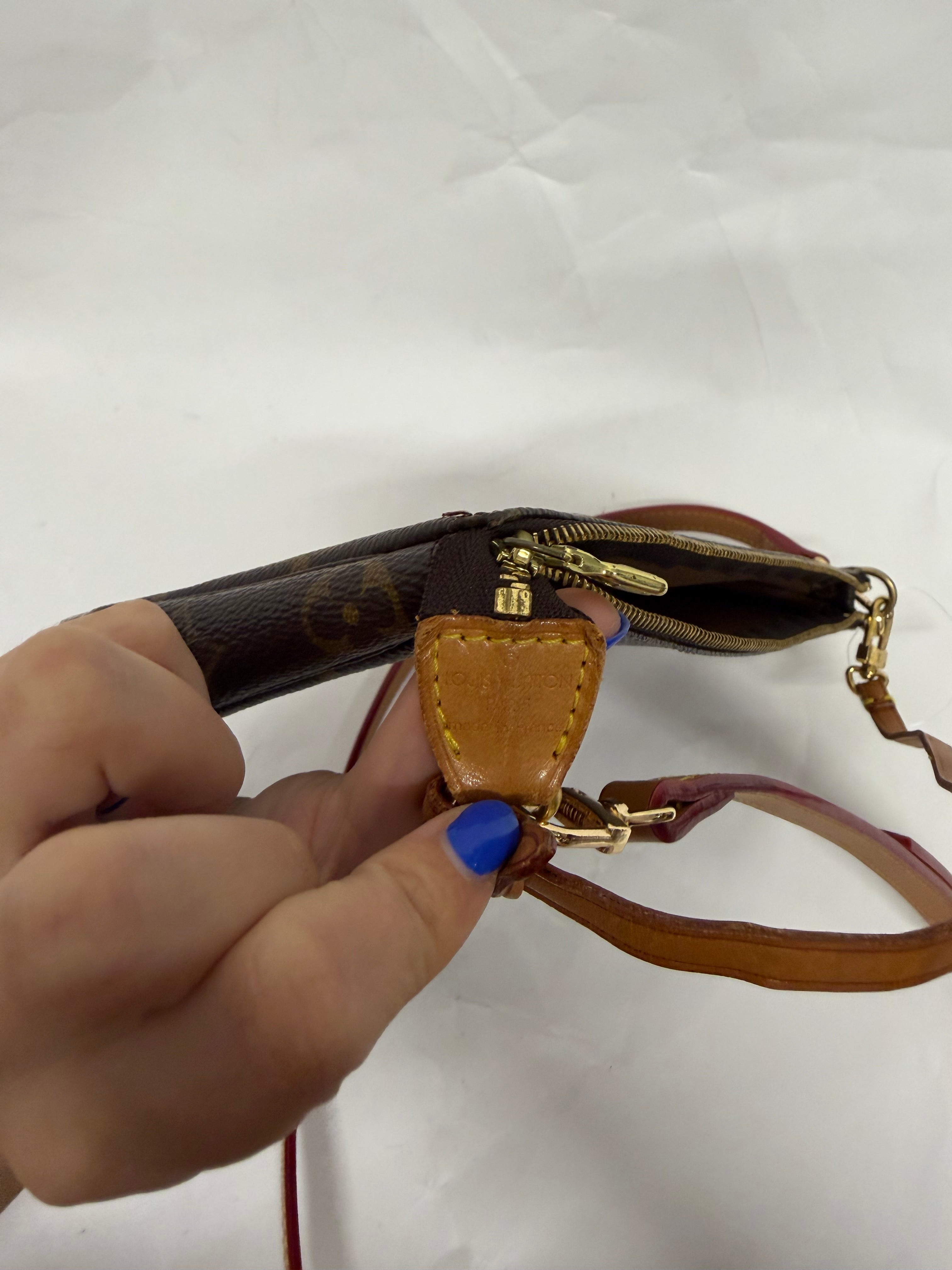 Louis Vuitton Pochette Accessoires monogram con 2 bandoleras extra