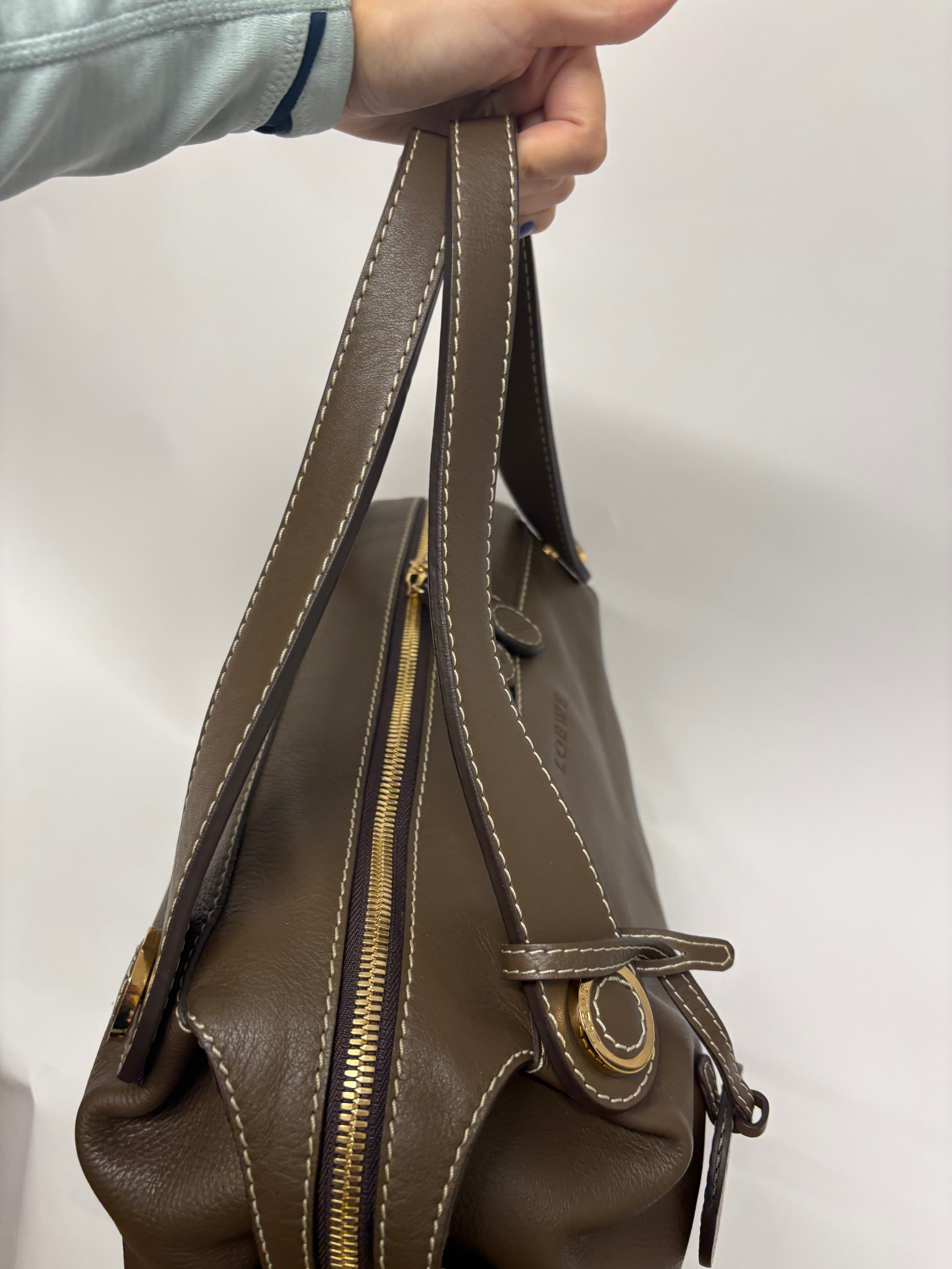 Loewe bowling en piel taupe oscuro