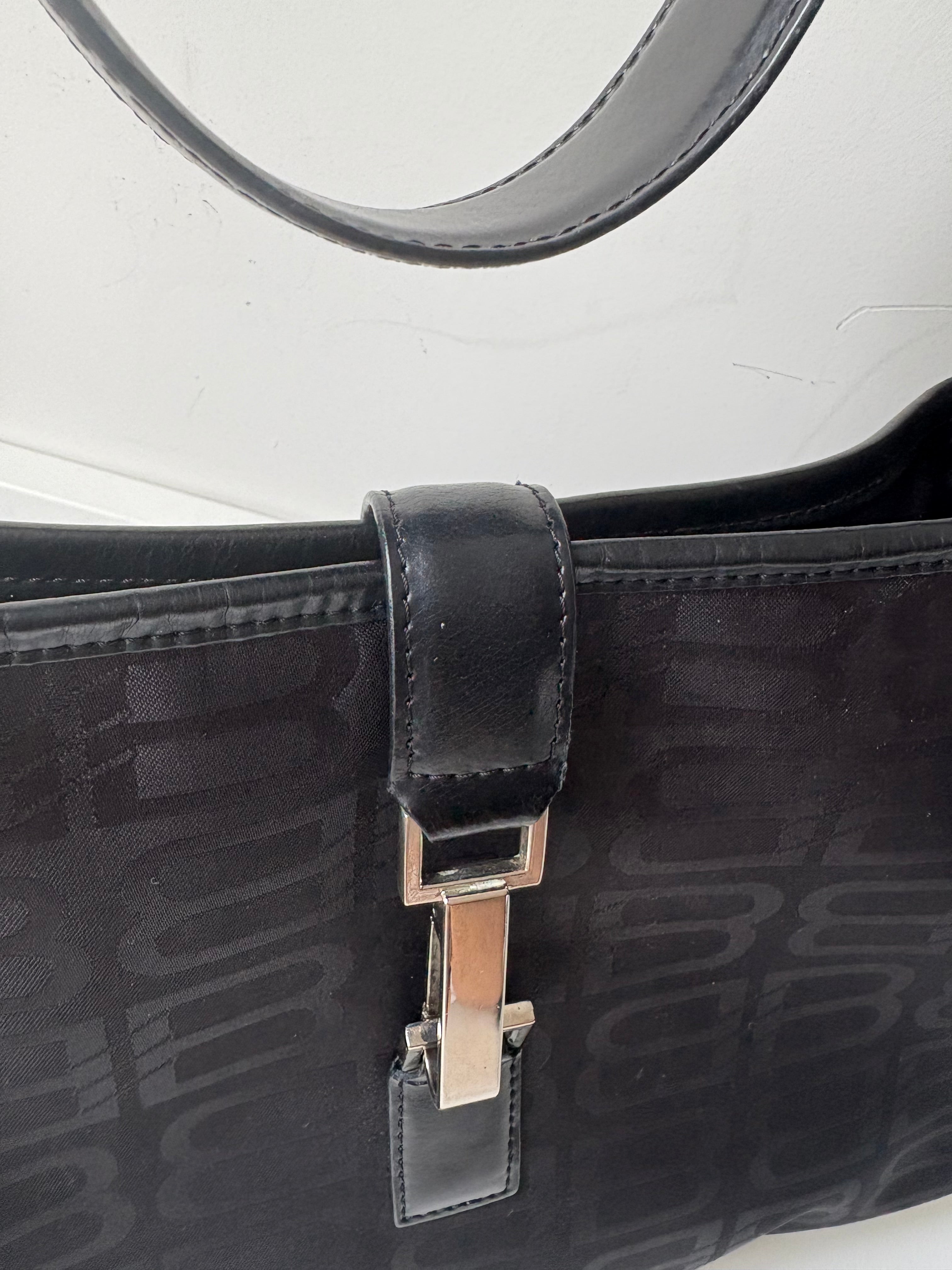 Balenciaga Hobo Bag en lona monogram “BB antiguo” negra