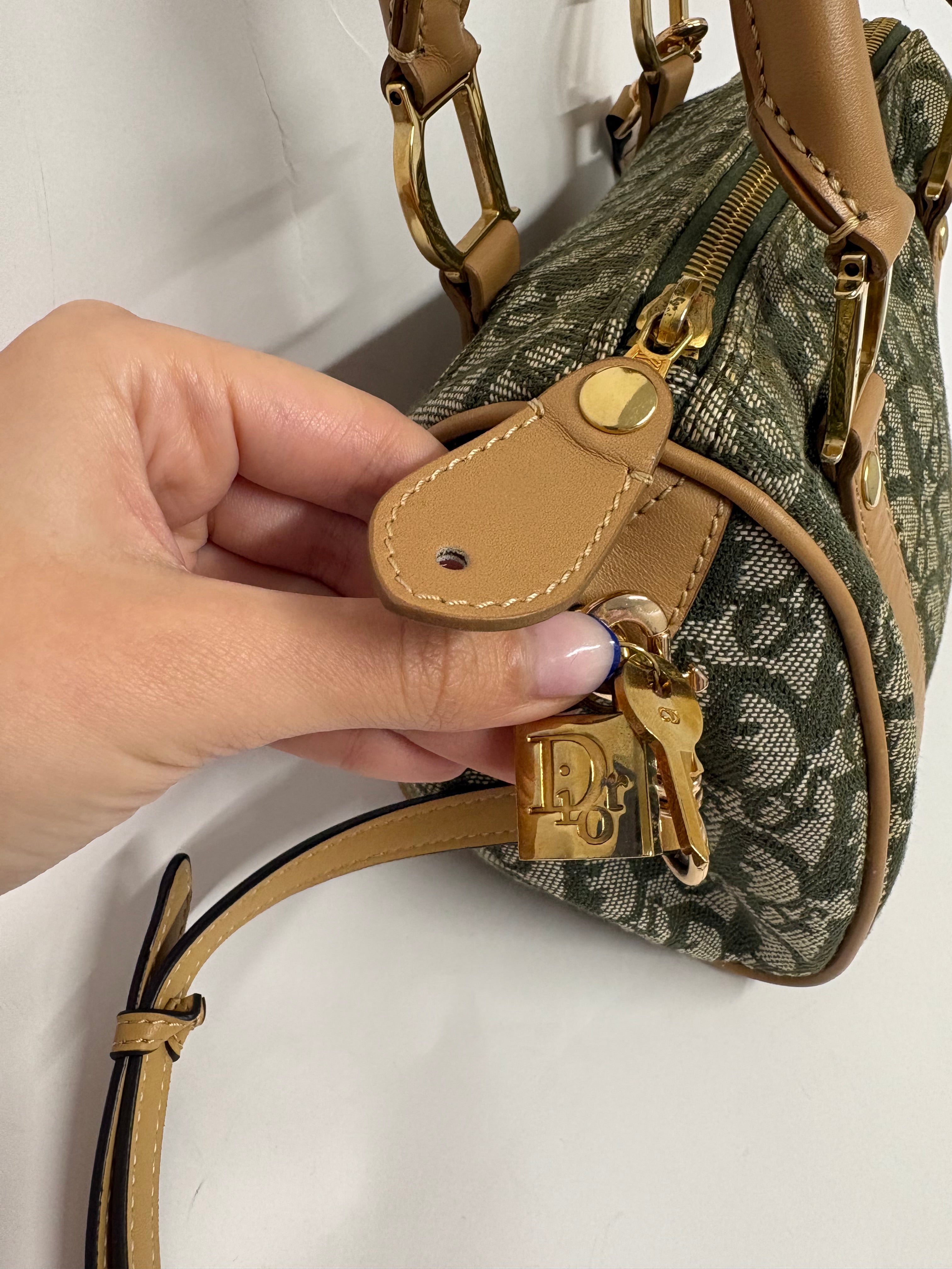 Christian Dior mini Trotter Boston Bag verde y beige con bandolera extra