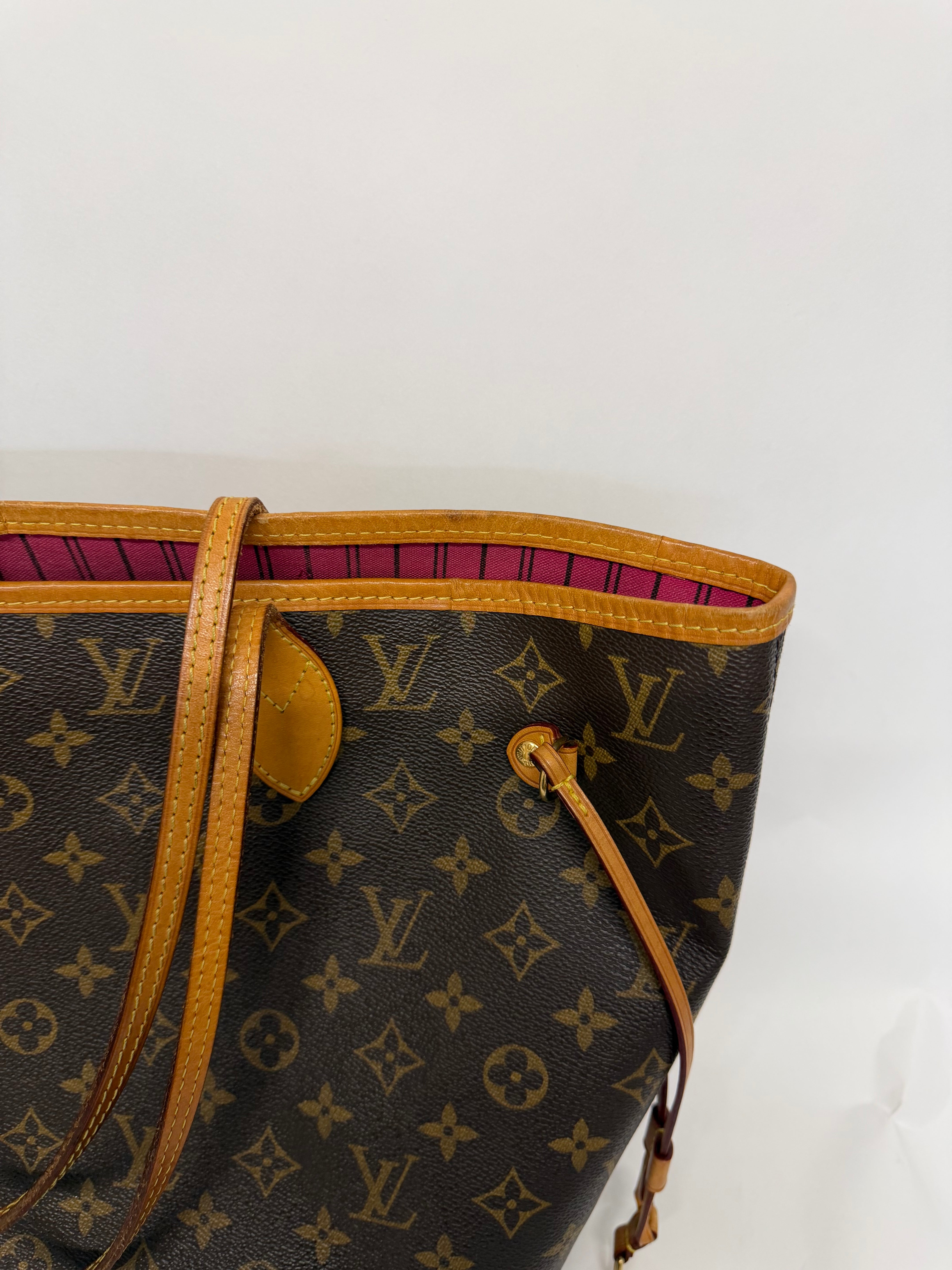 Louis Vuitton Neverfull MM Monogram Interior Fucsia
