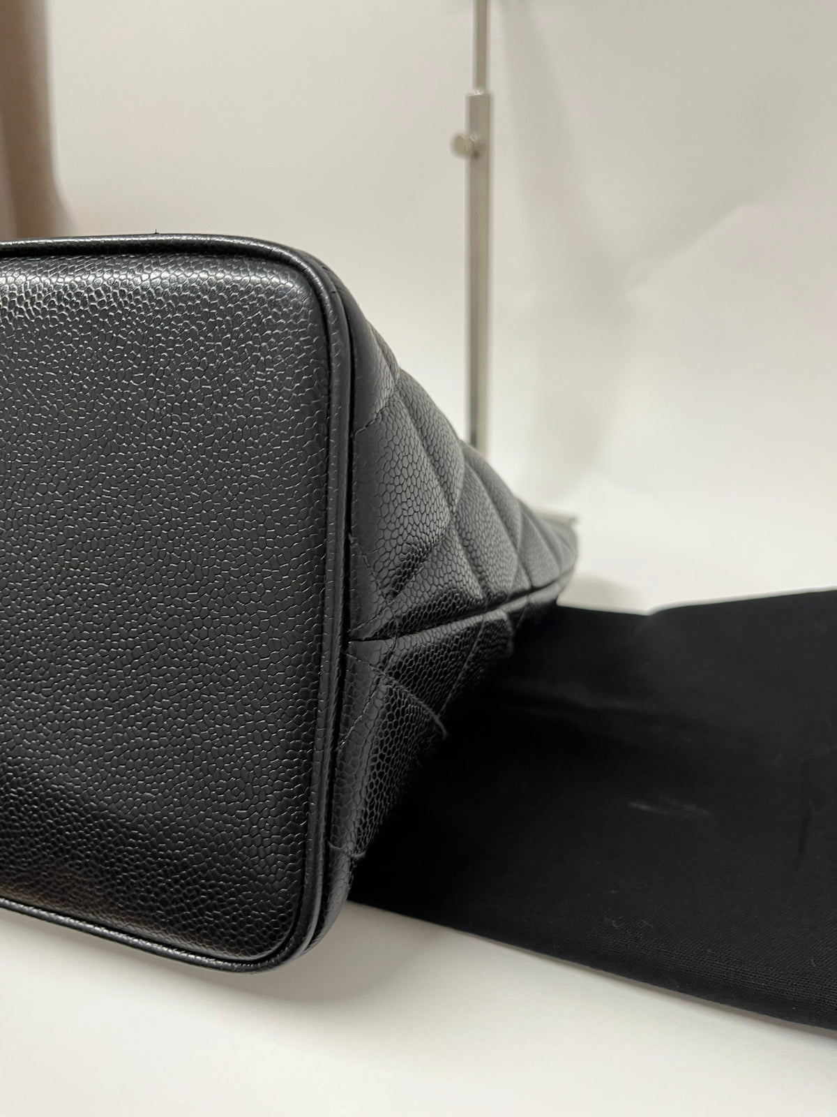 Chanel Medallion Tote Piel Caviar Negra · Serie 5