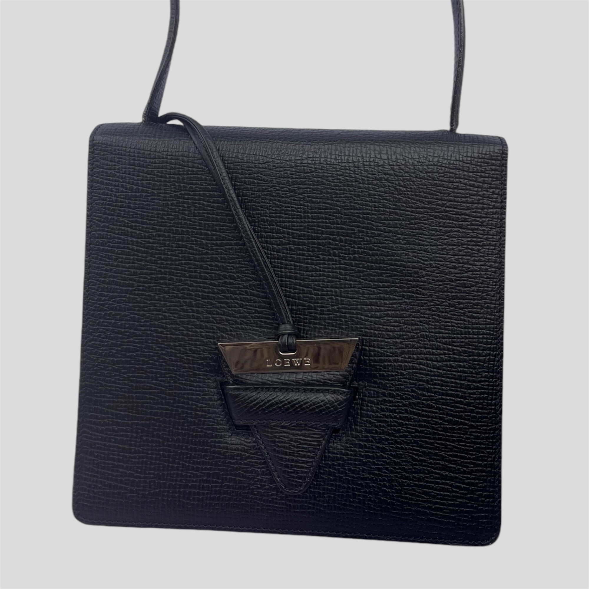 Loewe Barcelona negro y plata