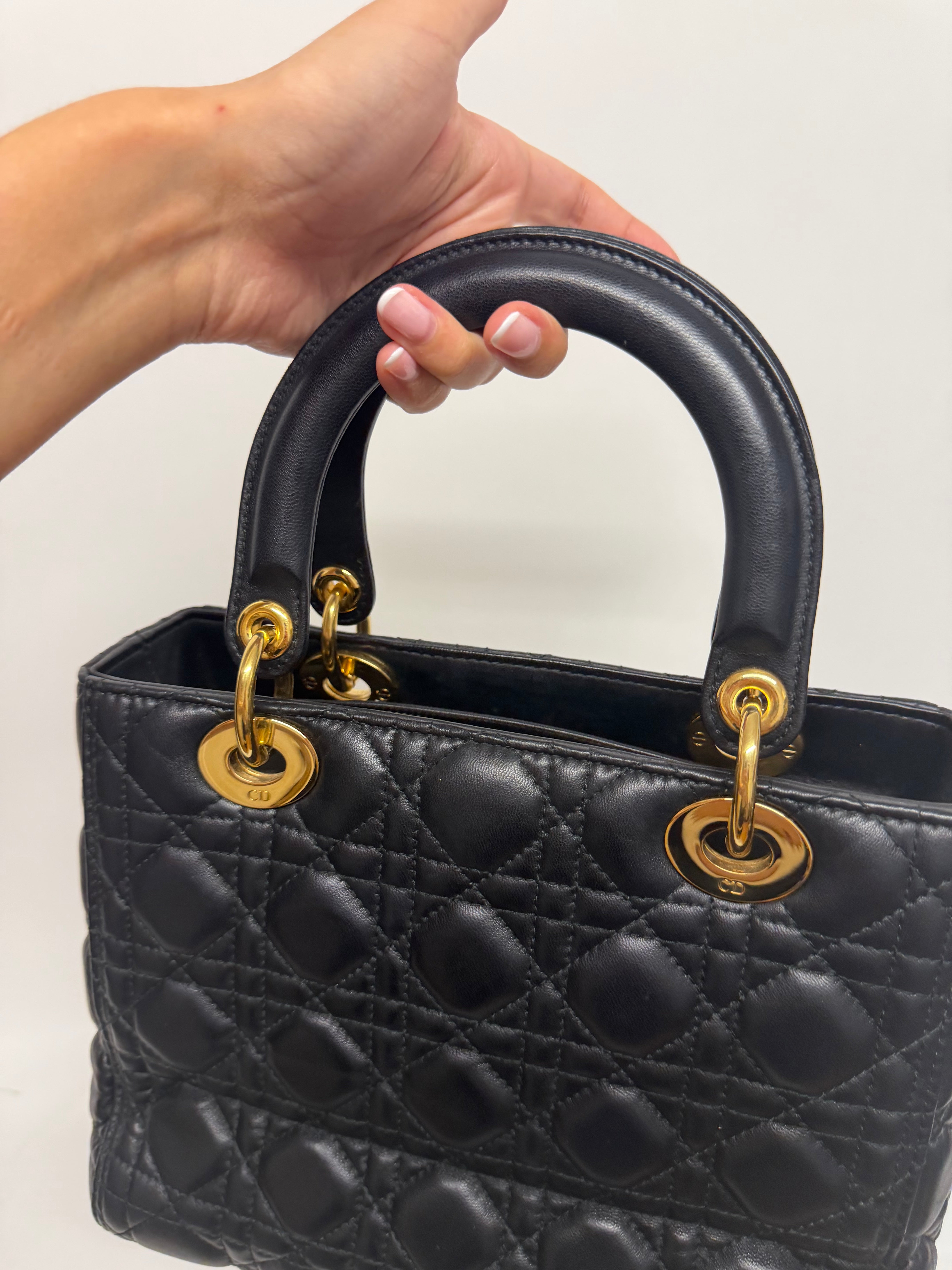 Christian Dior Lady Dior Medium Piel Cordero Negra con bandolera