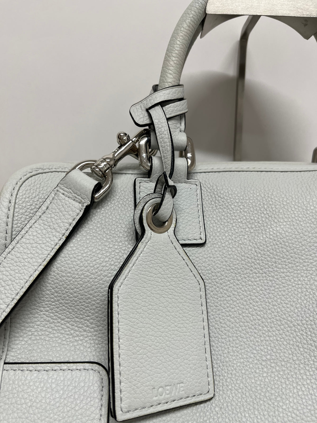 Loewe Amazona 28 Piel Blanca con Bandolera