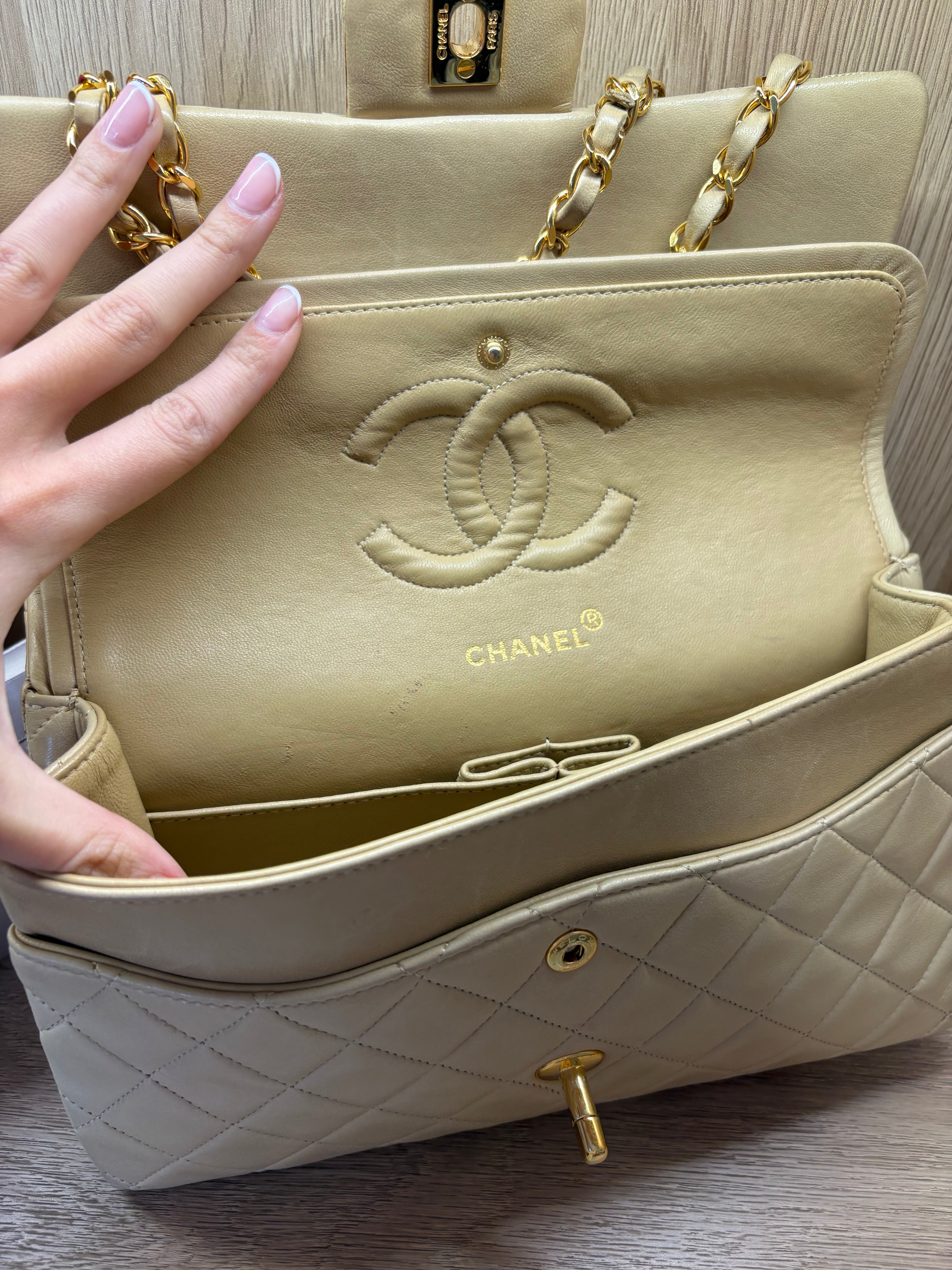 CHANEL Timeless 25 Double Flap Beige Lambskin – Serie 2 (1991-1994)