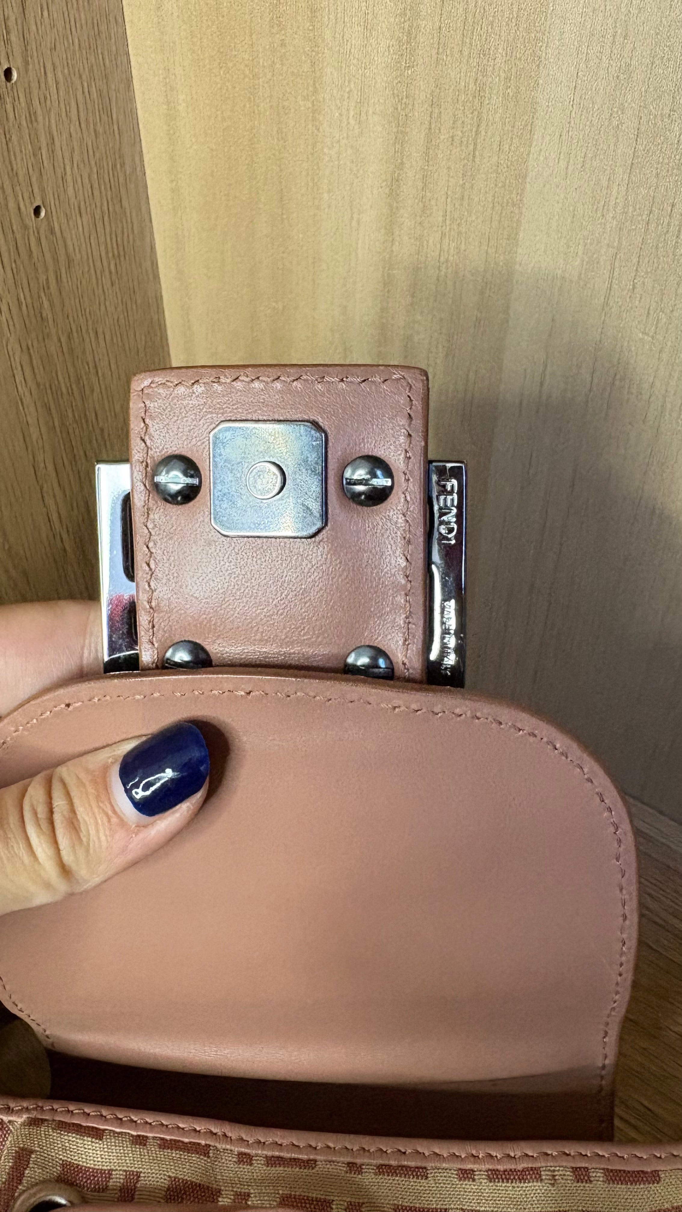 FENDI baguette rosa