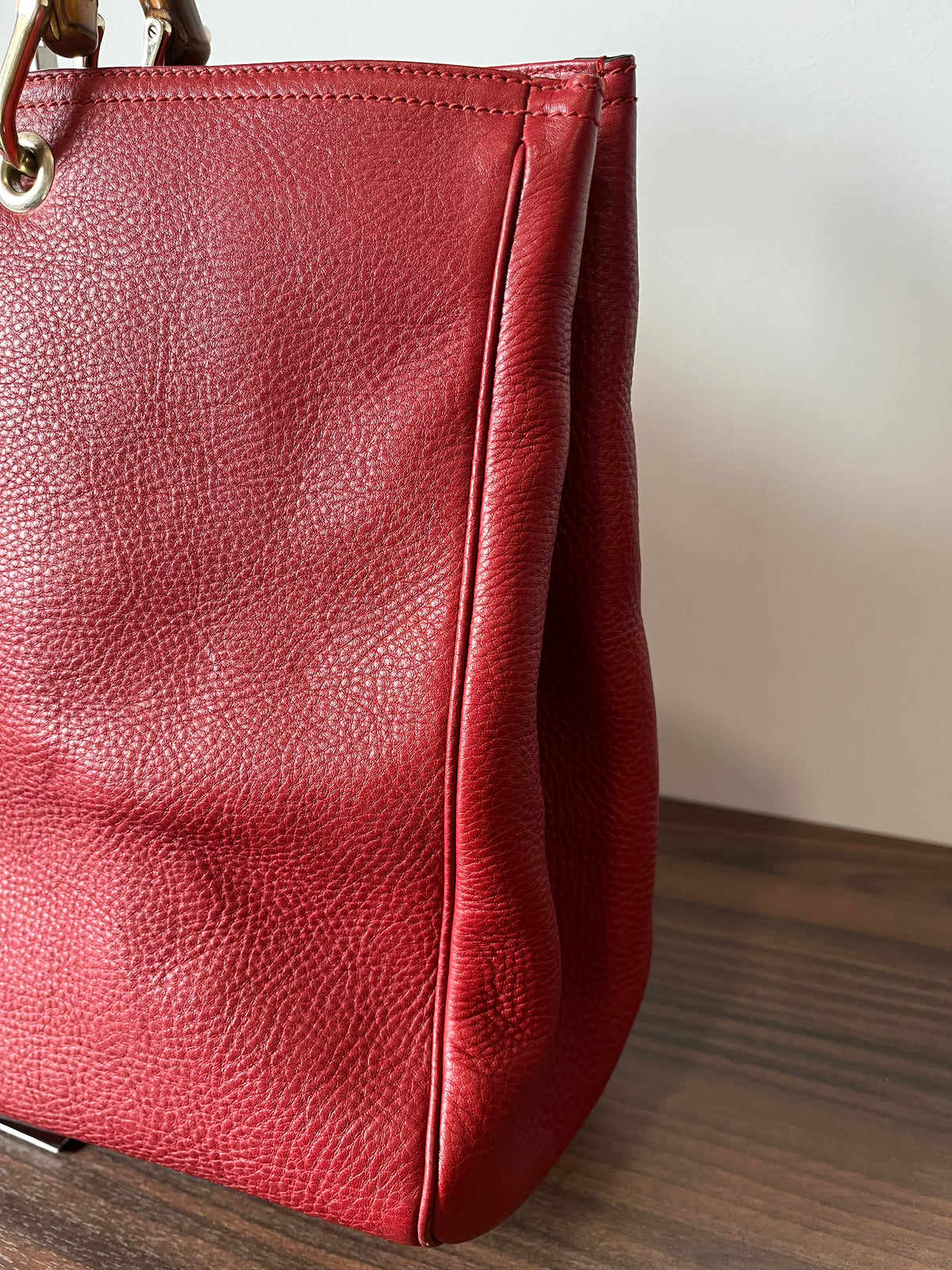 Gucci Bamboo Shopper Grande Piel Roja · con Charm y Bandolera de Regalo