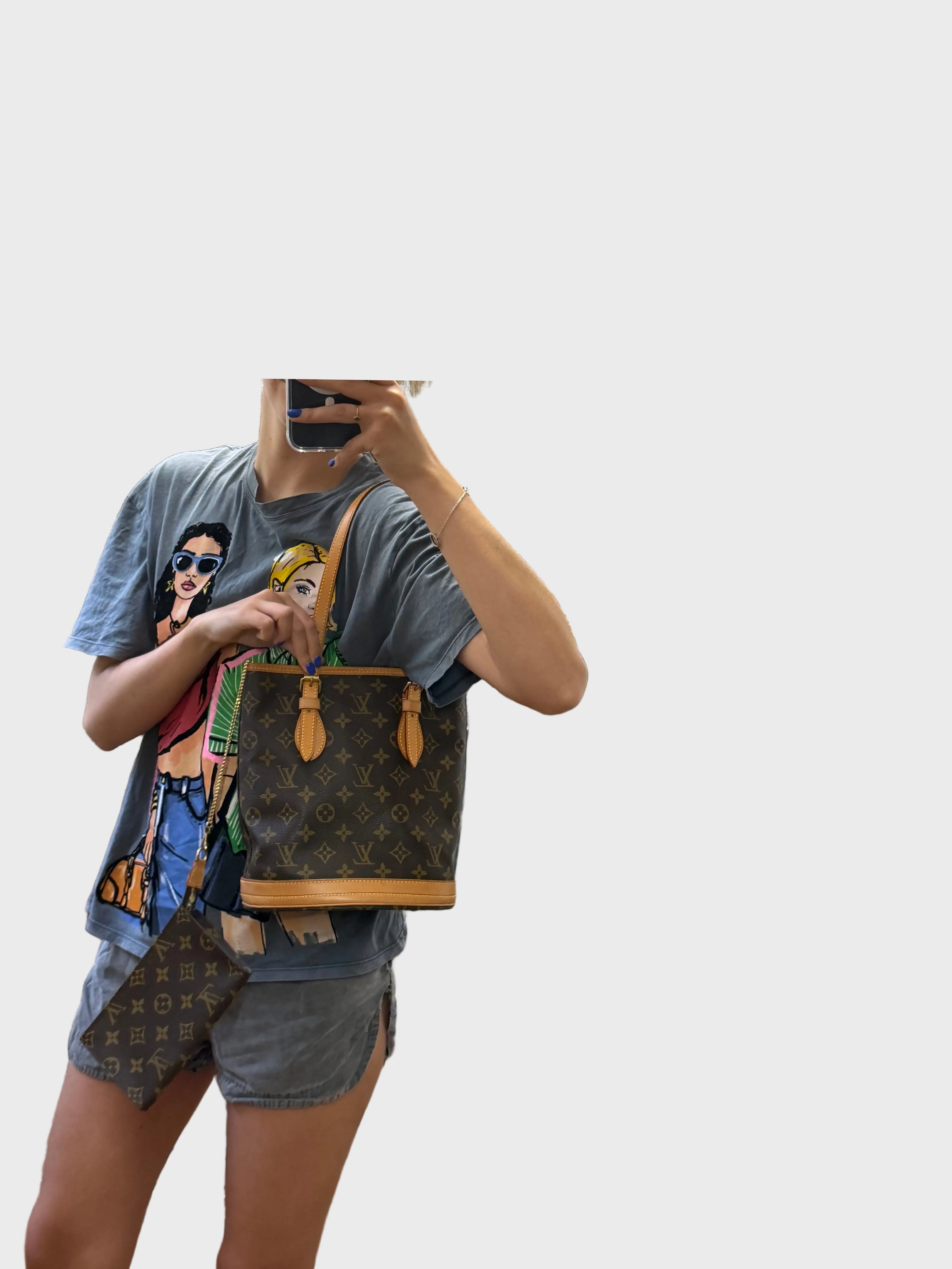 Louis Vuitton Bucket PM Monogram Canvas con pochette