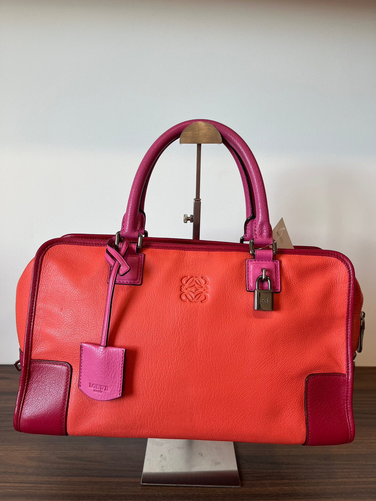 Loewe Amazona 36 Piel de Cabra Tricolor Coral, Rosa y Rojo