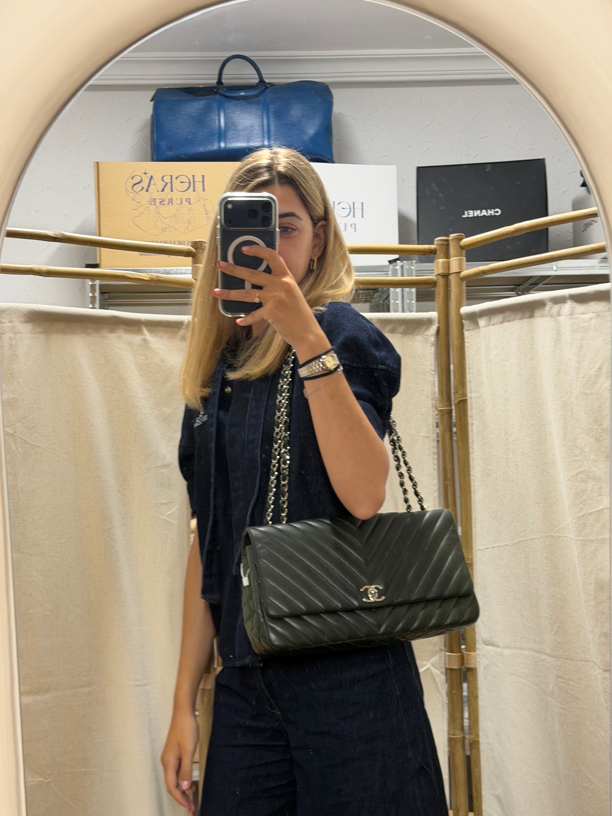 Chanel Single Flap Chevron Piel de Cordero Verde Botella · Herrajes Plata · Serie 17
