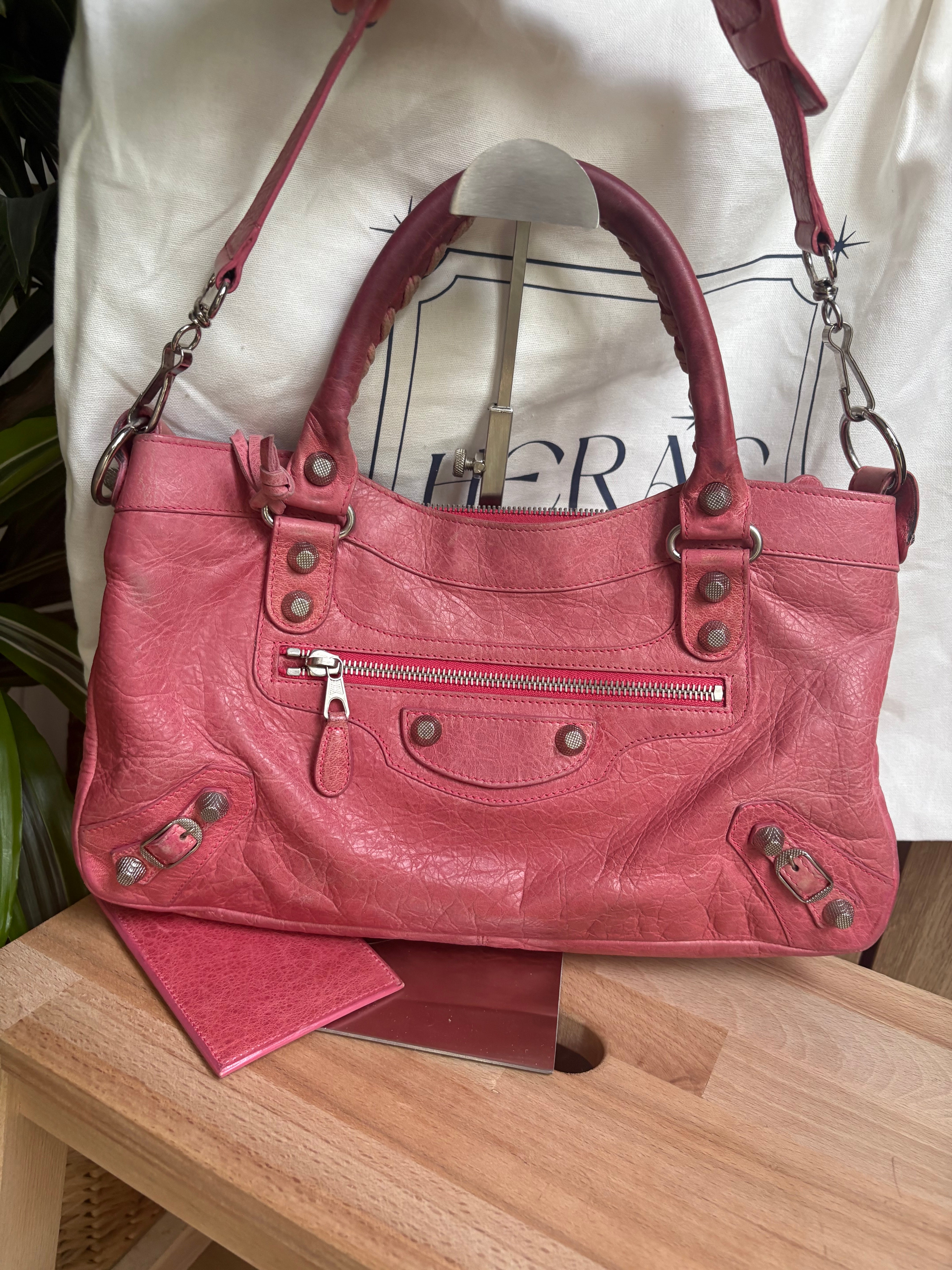 Balenciaga Classic City en rosa con bandolera 2WAY
