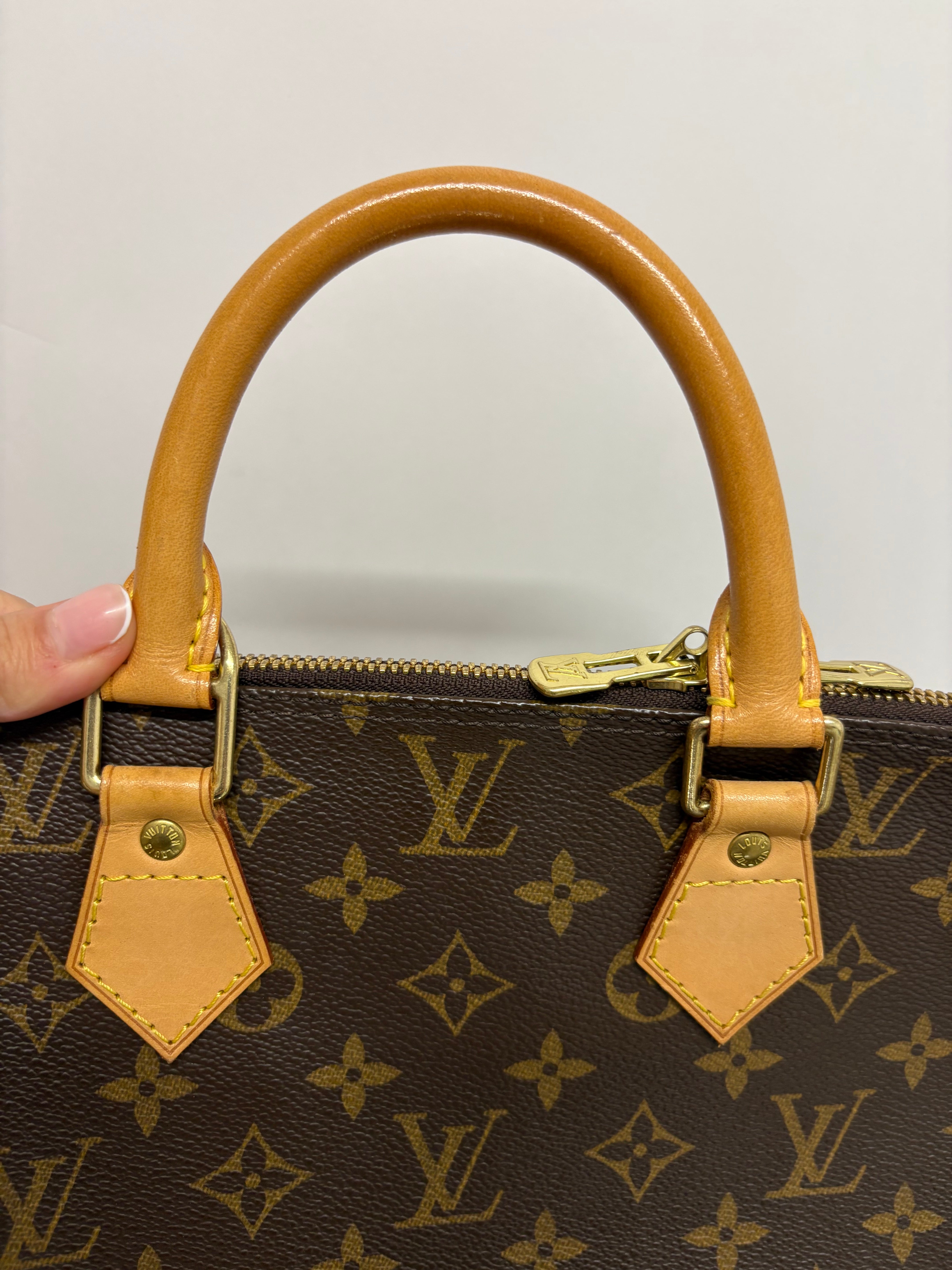 Louis Vuitton Alma MM canvas monogram
